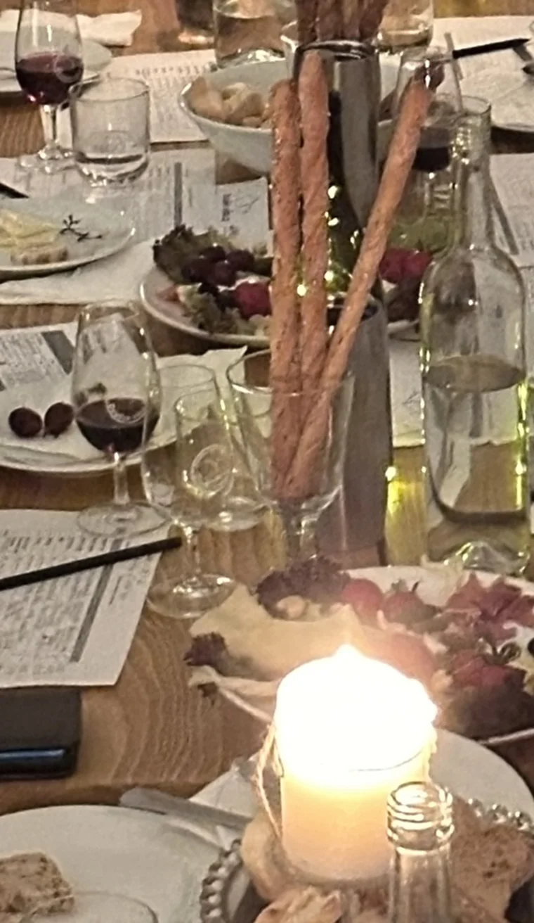 Degustace víc než 7 druhů vín snoubených s čokoládou ve Františkánském klášteře