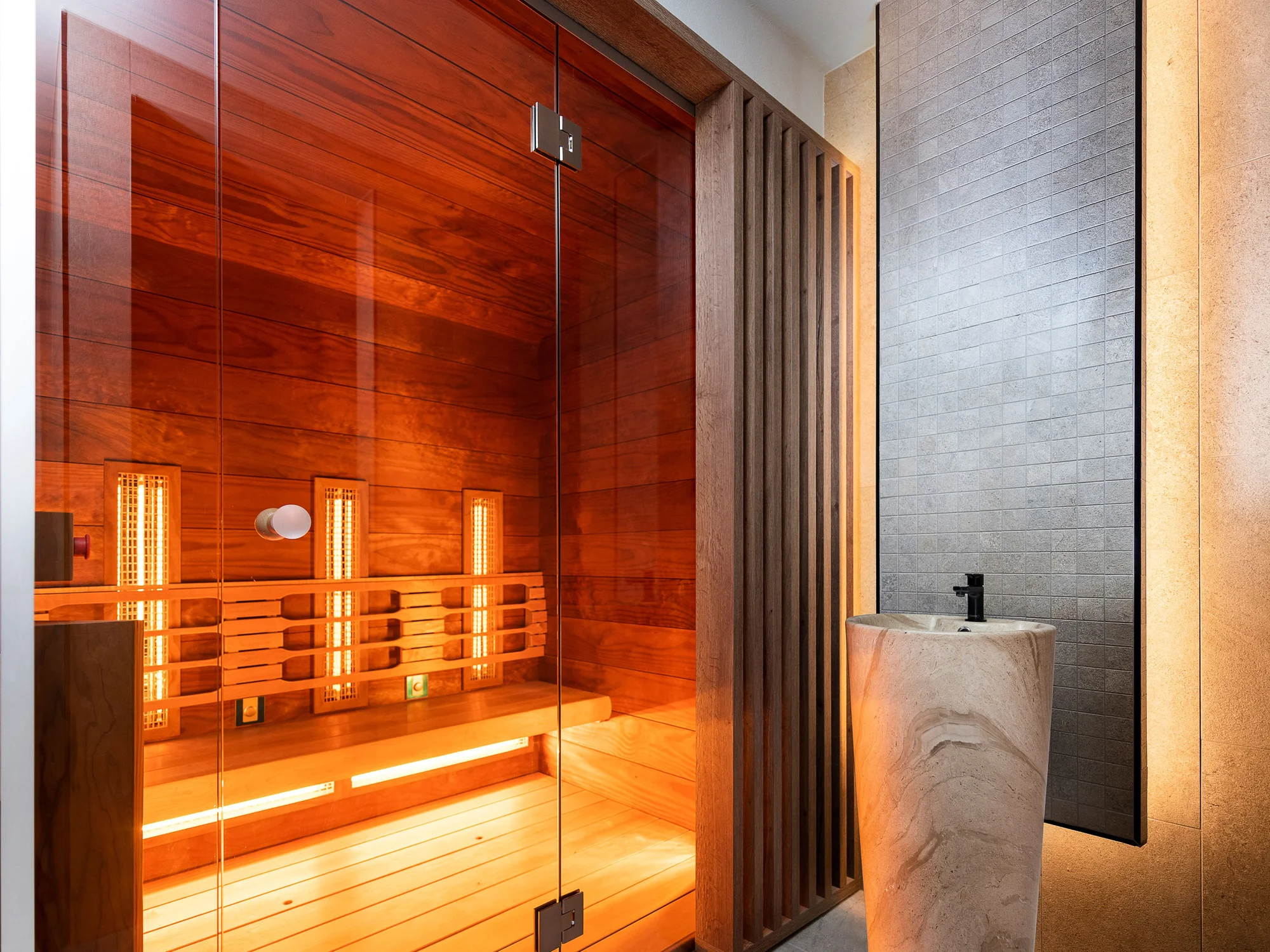 4* hotel v centru Budapešti se snídaní, saunou a slevou do kavárny: pobyt pro 2 osoby