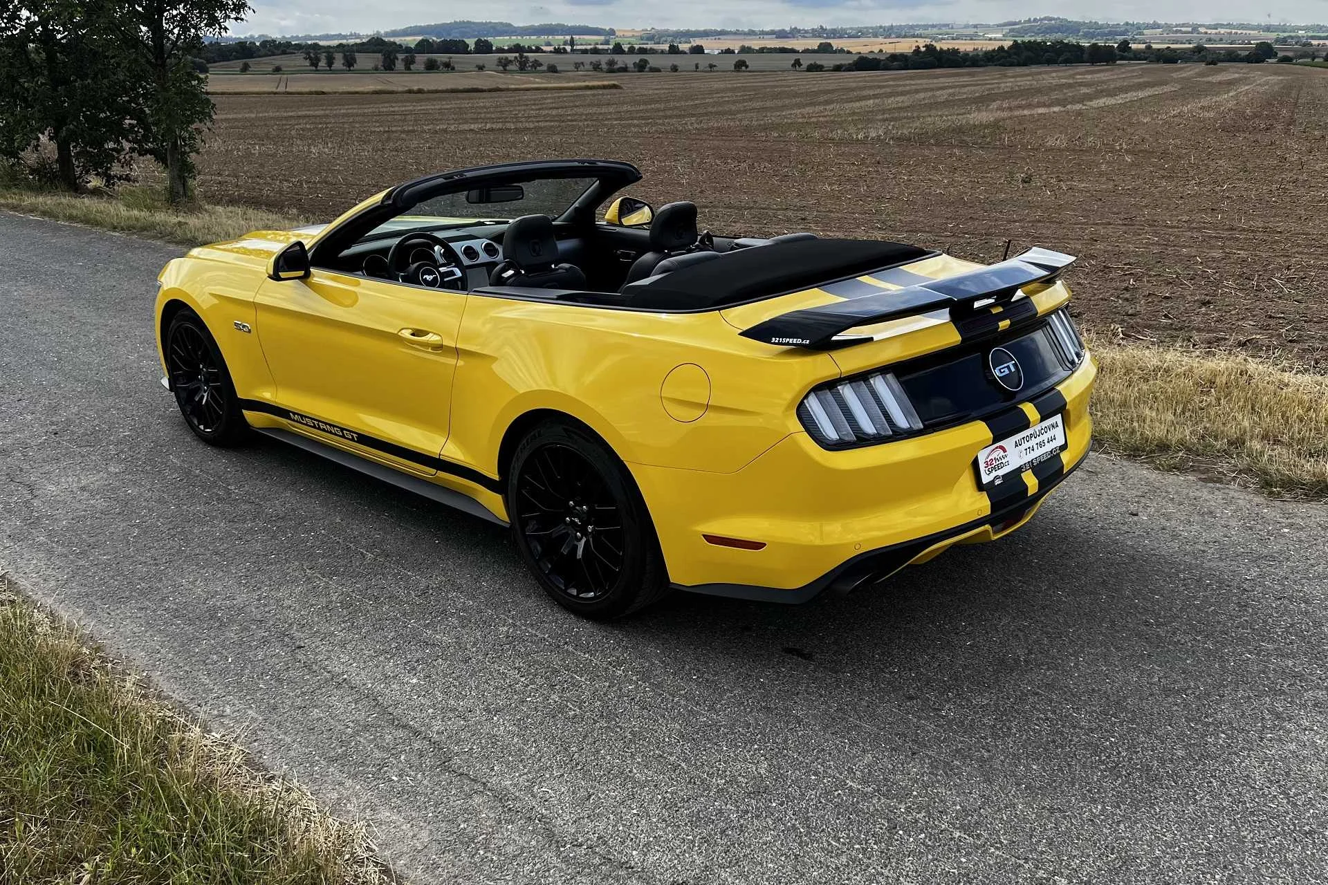 Léto může začít: Ford Mustang GT 5.0 V8 Cabrio 450 koní na 12 či 24 hodin