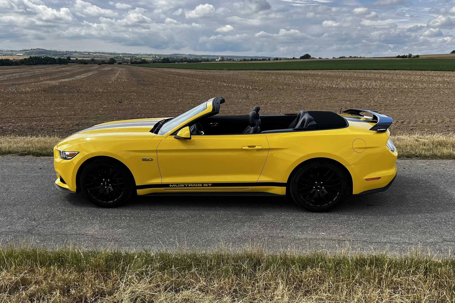 Léto může začít: Ford Mustang GT 5.0 V8 Cabrio 450 koní na 12 či 24 hodin