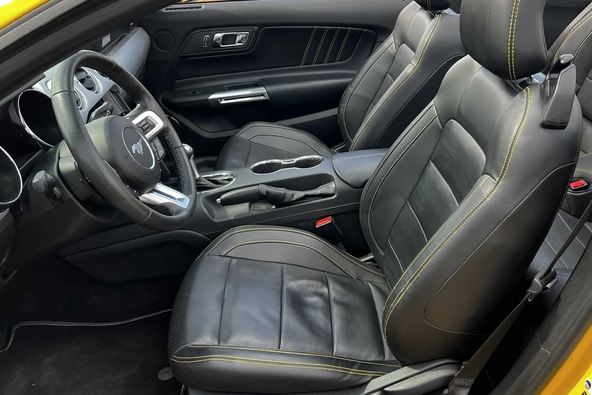 Léto může začít: Ford Mustang GT 5.0 V8 Cabrio 450 koní na 12 či 24 hodin