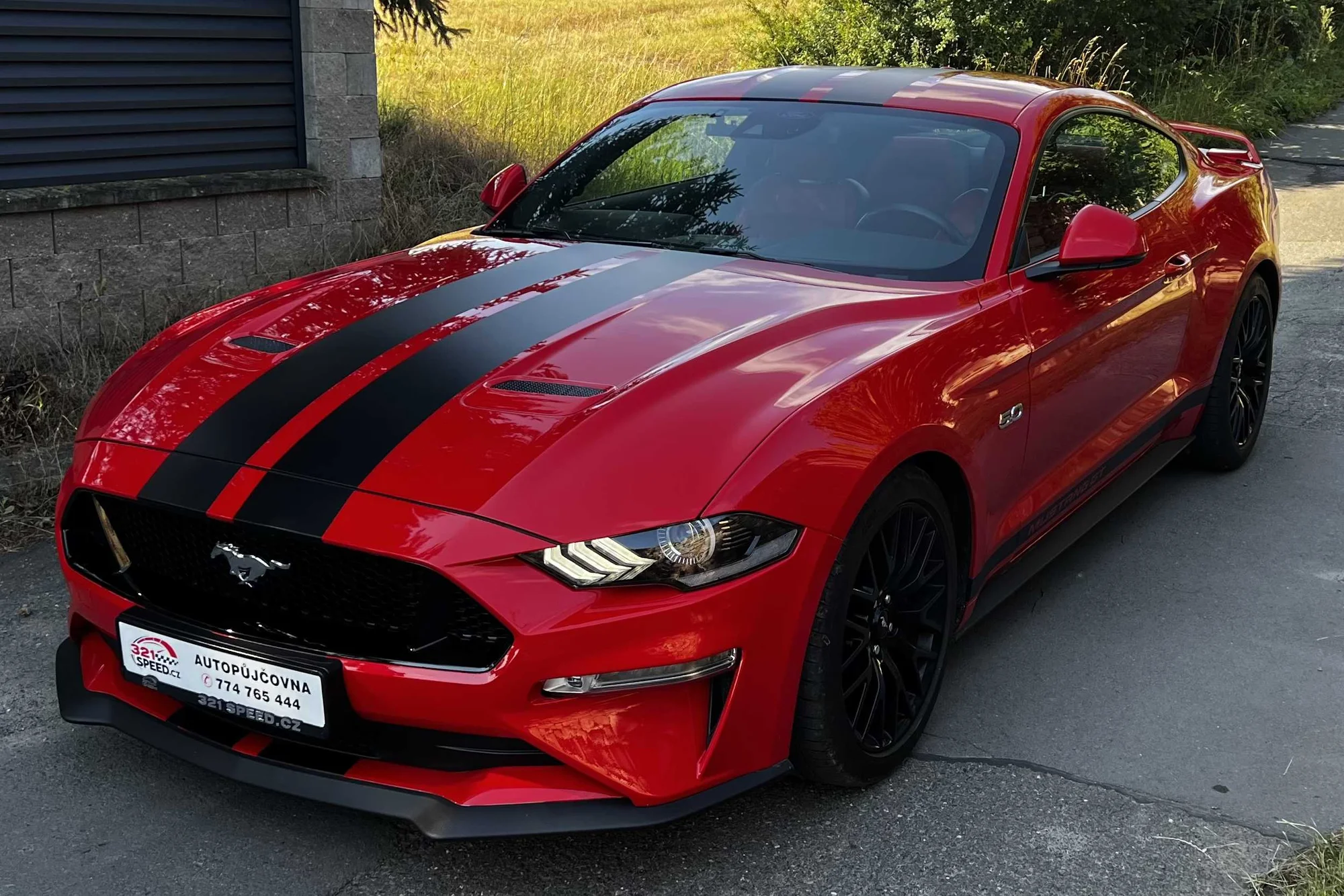 Dávka adrenalinu už na vás čeká: Půjčte si Ford Mustang GT Coupe na 12 nebo 24 hod.
