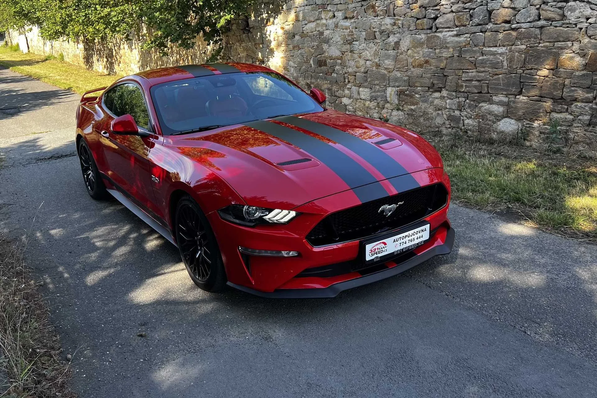 Dávka adrenalinu už na vás čeká: Půjčte si Ford Mustang GT Coupe na 12 nebo 24 hod.