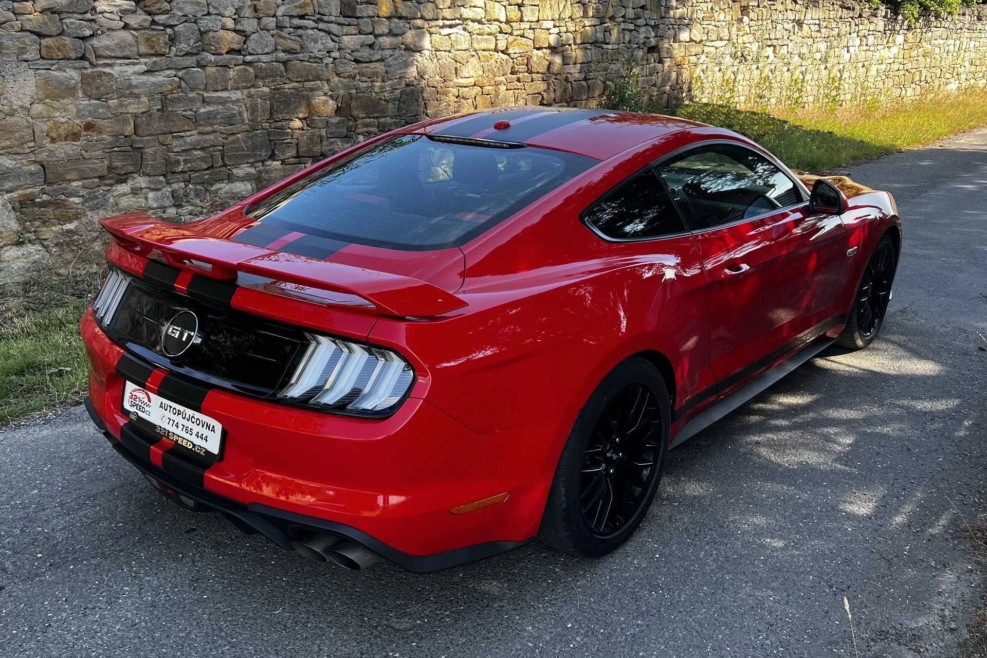 Dávka adrenalinu už na vás čeká: Půjčte si Ford Mustang GT Coupe na 12 nebo 24 hod.