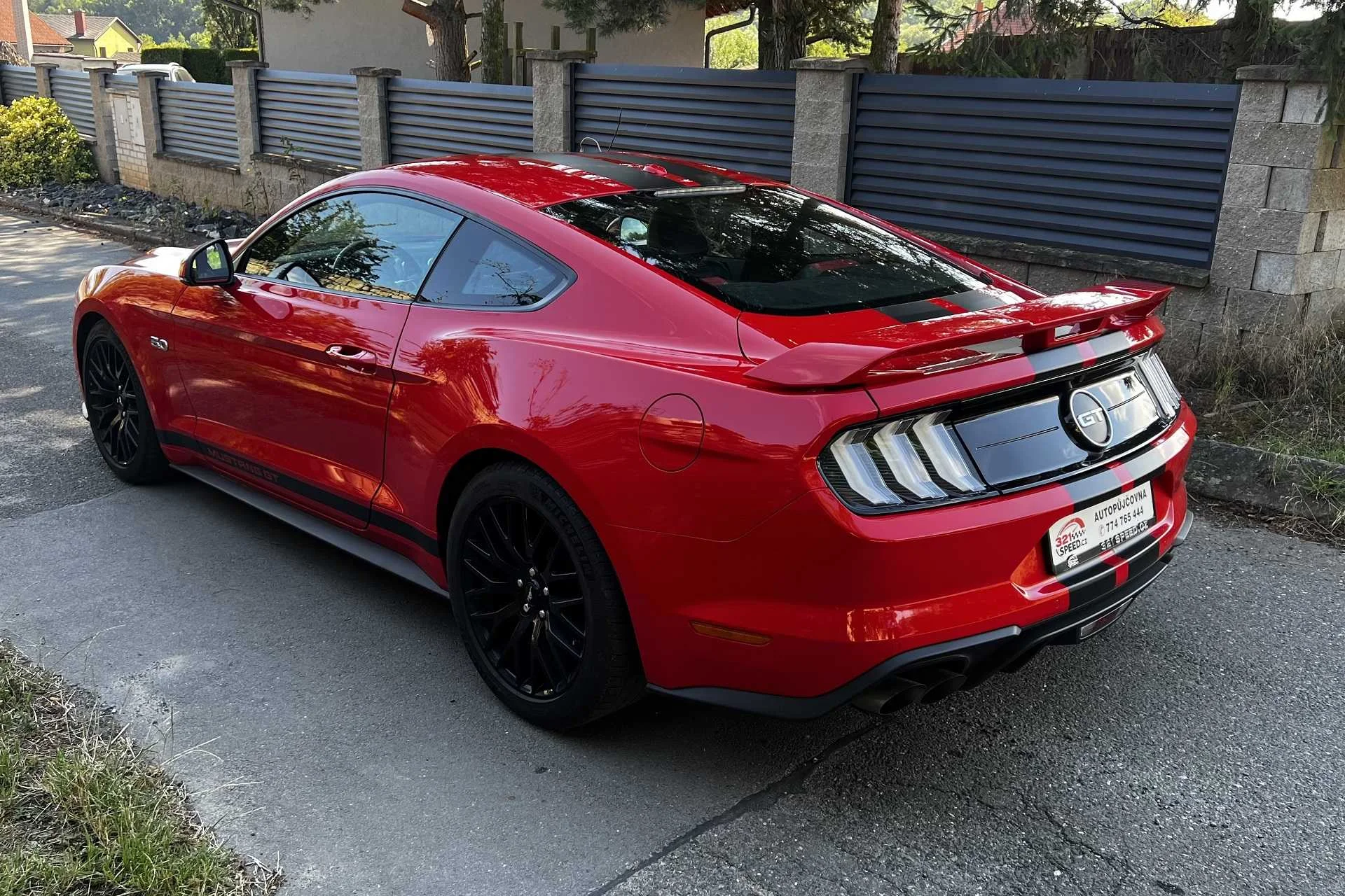 Dávka adrenalinu už na vás čeká: Půjčte si Ford Mustang GT Coupe na 12 nebo 24 hod.