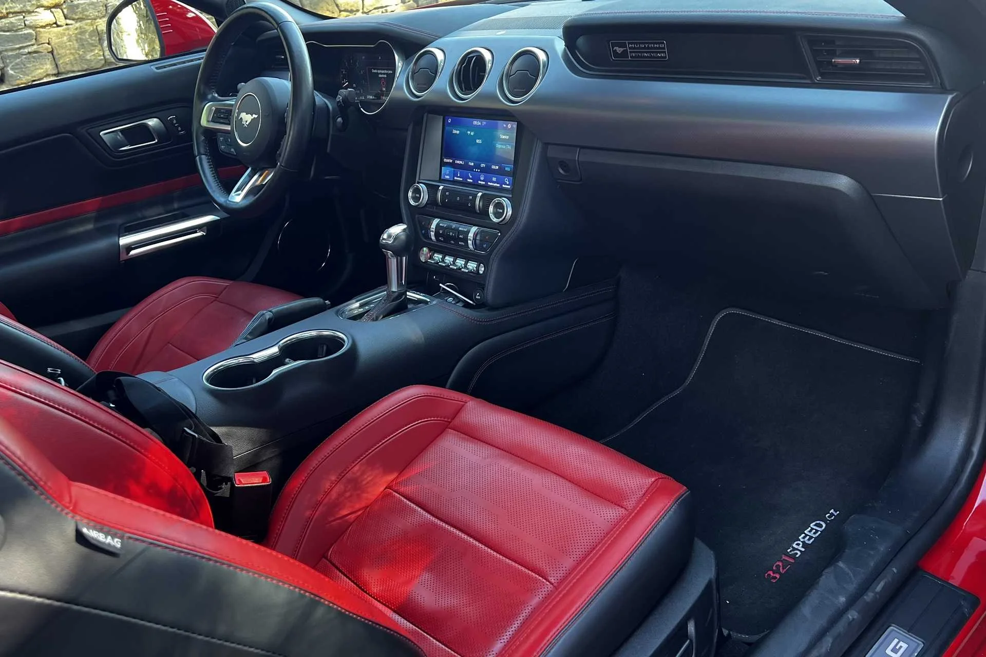 Dávka adrenalinu už na vás čeká: Půjčte si Ford Mustang GT Coupe na 12 nebo 24 hod.
