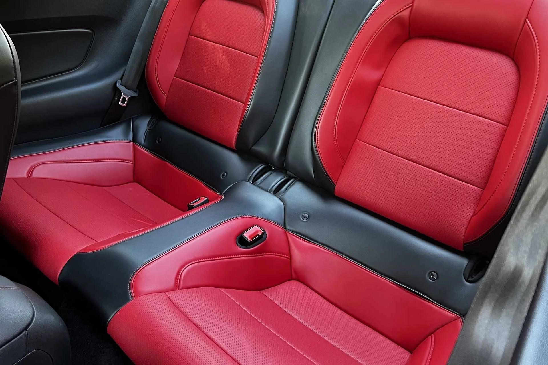 Dávka adrenalinu už na vás čeká: Půjčte si Ford Mustang GT Coupe na 12 nebo 24 hod.