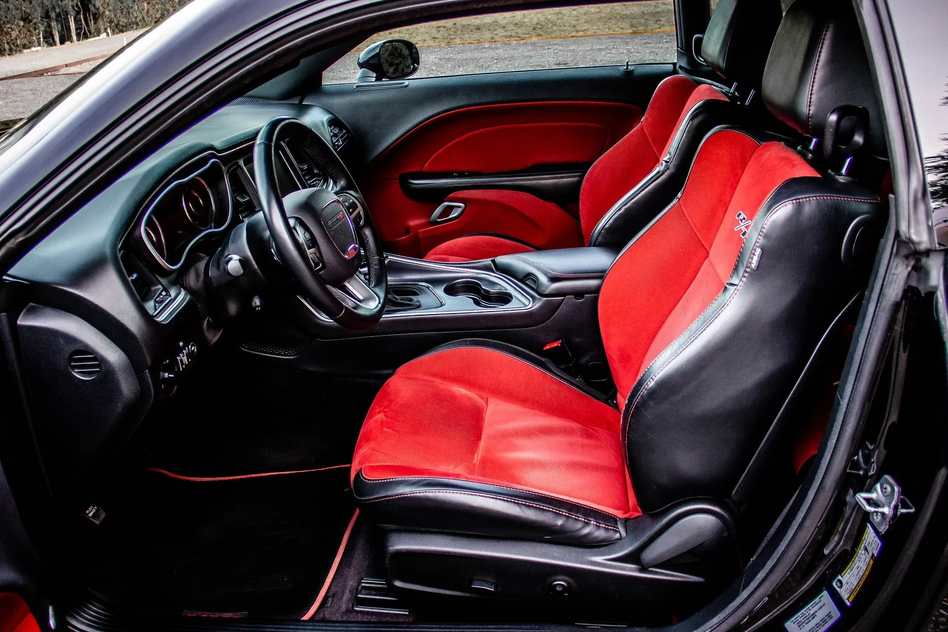 Zapůjčení Dodge Challenger 5.7 V8 HEMI na 12, 24 či 48 hod.