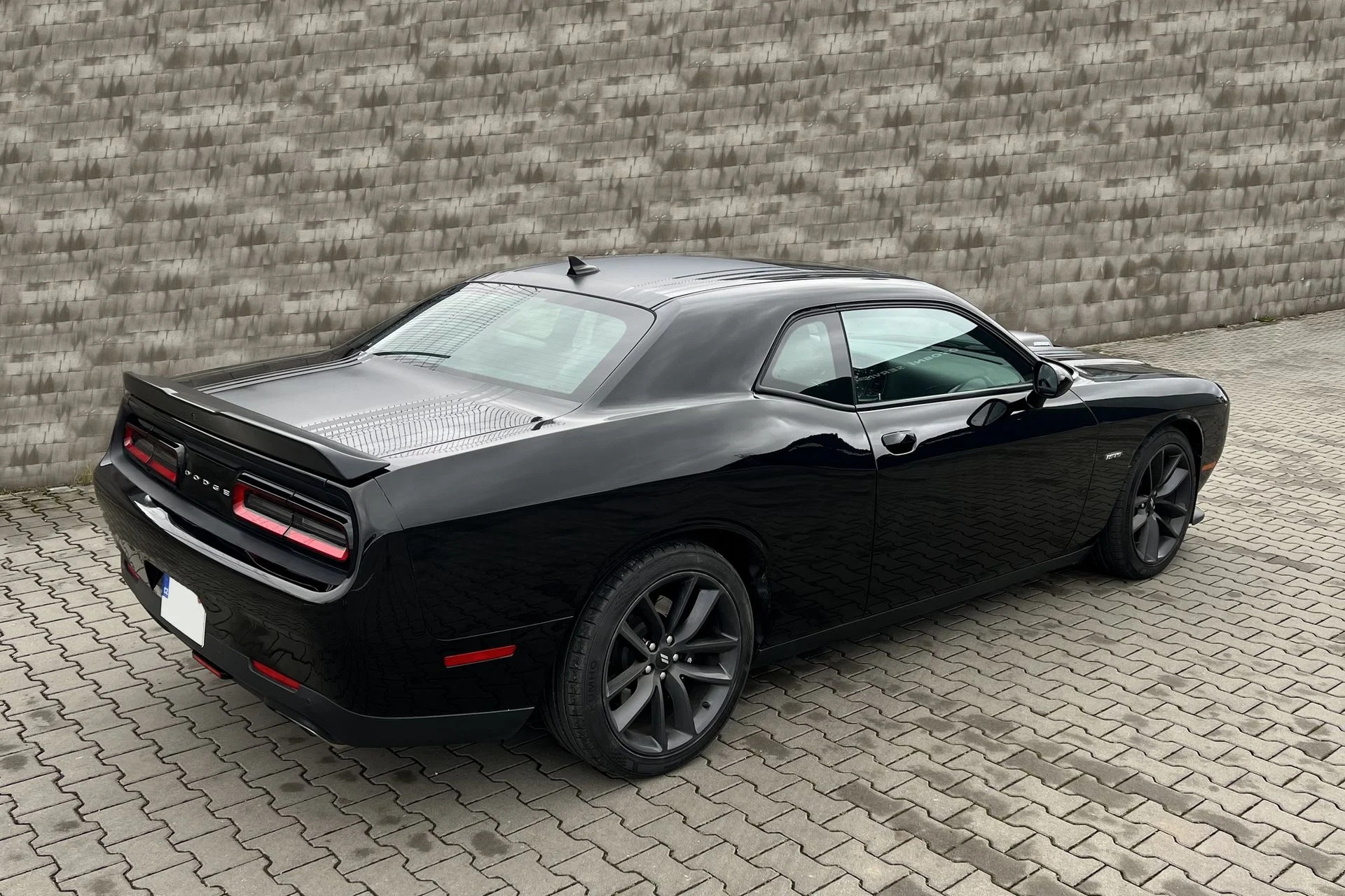 Dodge Challenger 5.7 V8 HEMI SHAKER na 12 nebo 24 hod.