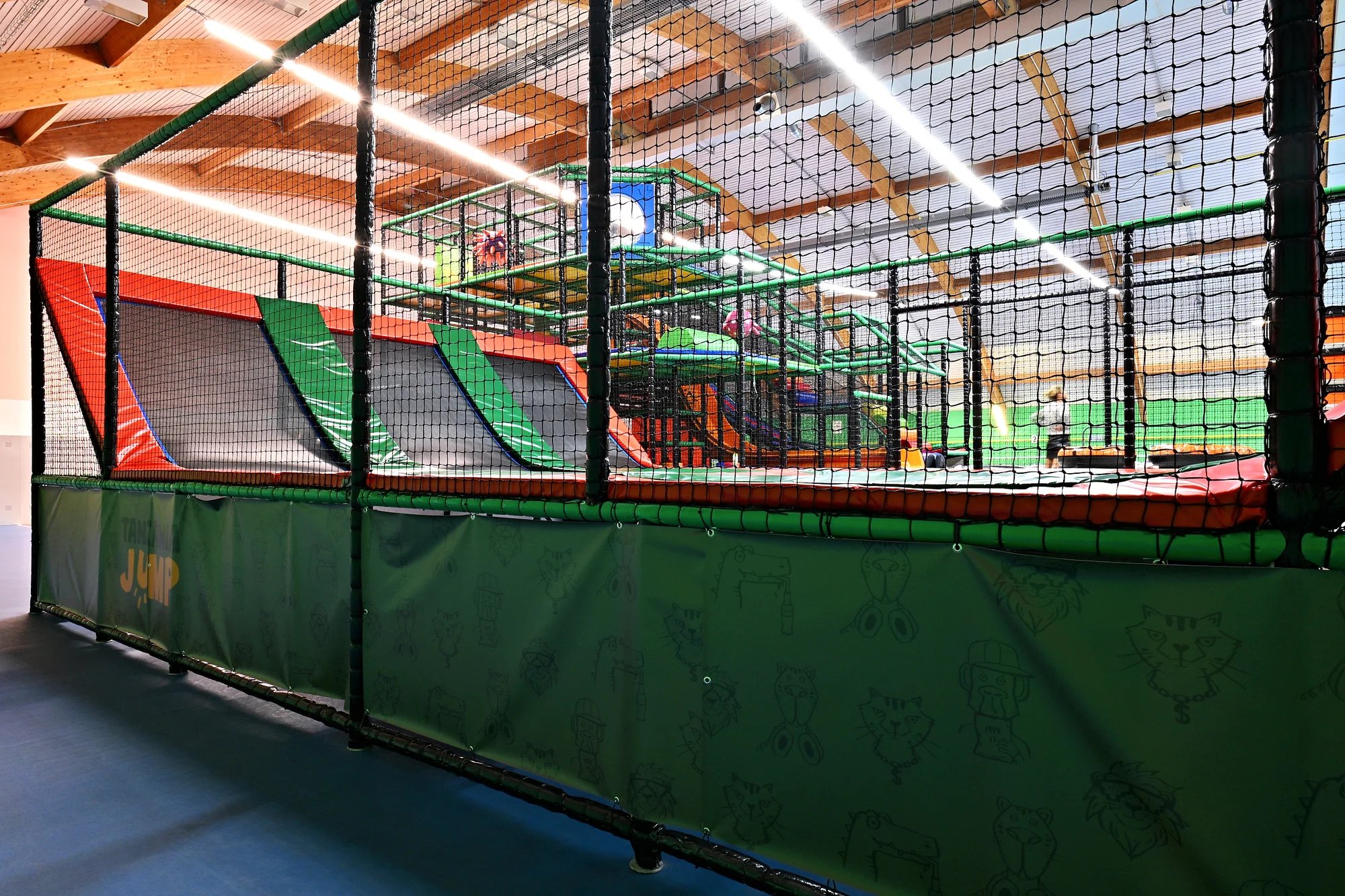 Hodinové i celodenní vstupy do trampolínového centra, zvýhodněná cena pro doprovod