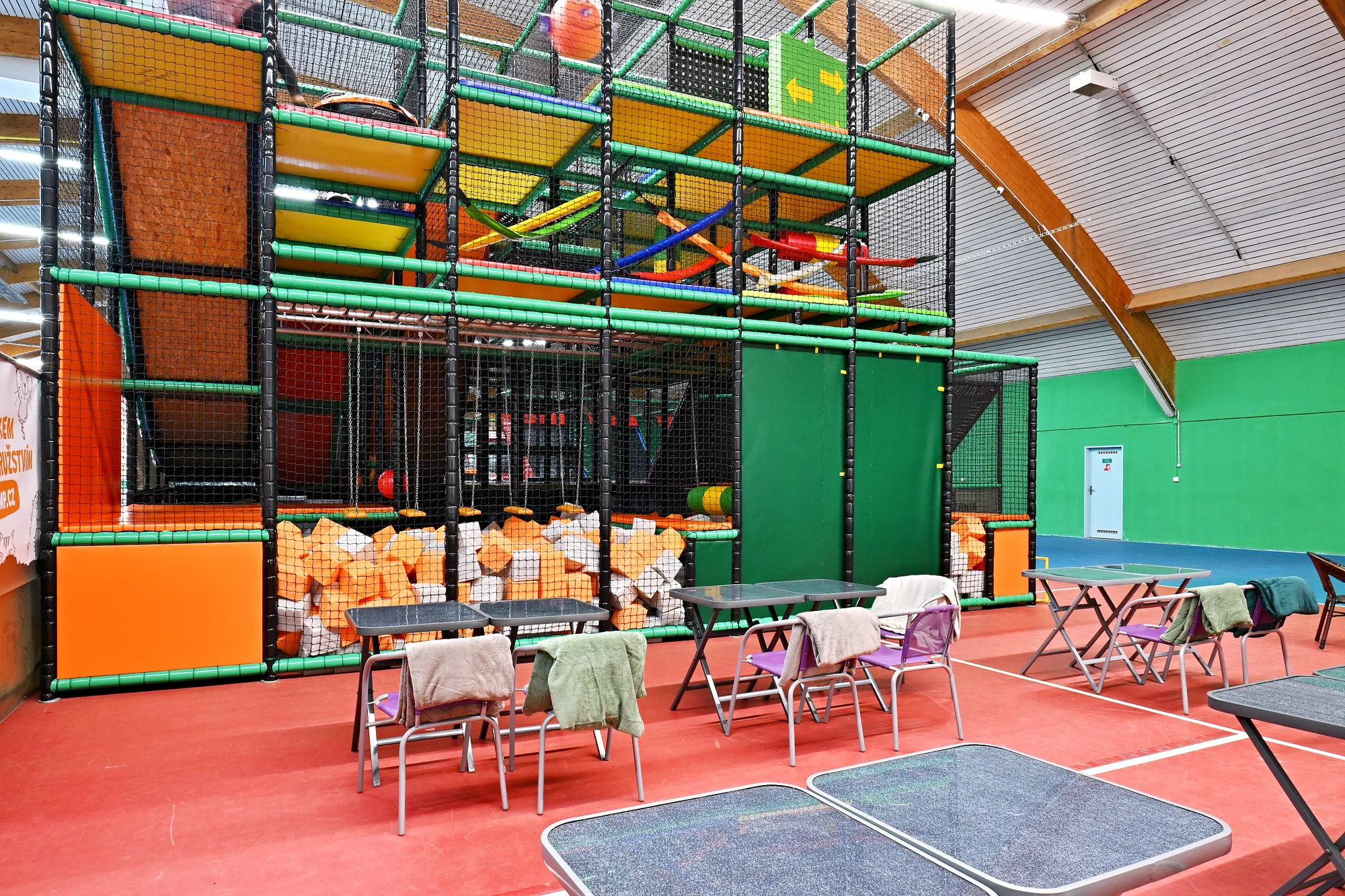 Hodinové i celodenní vstupy do trampolínového centra, zvýhodněná cena pro doprovod