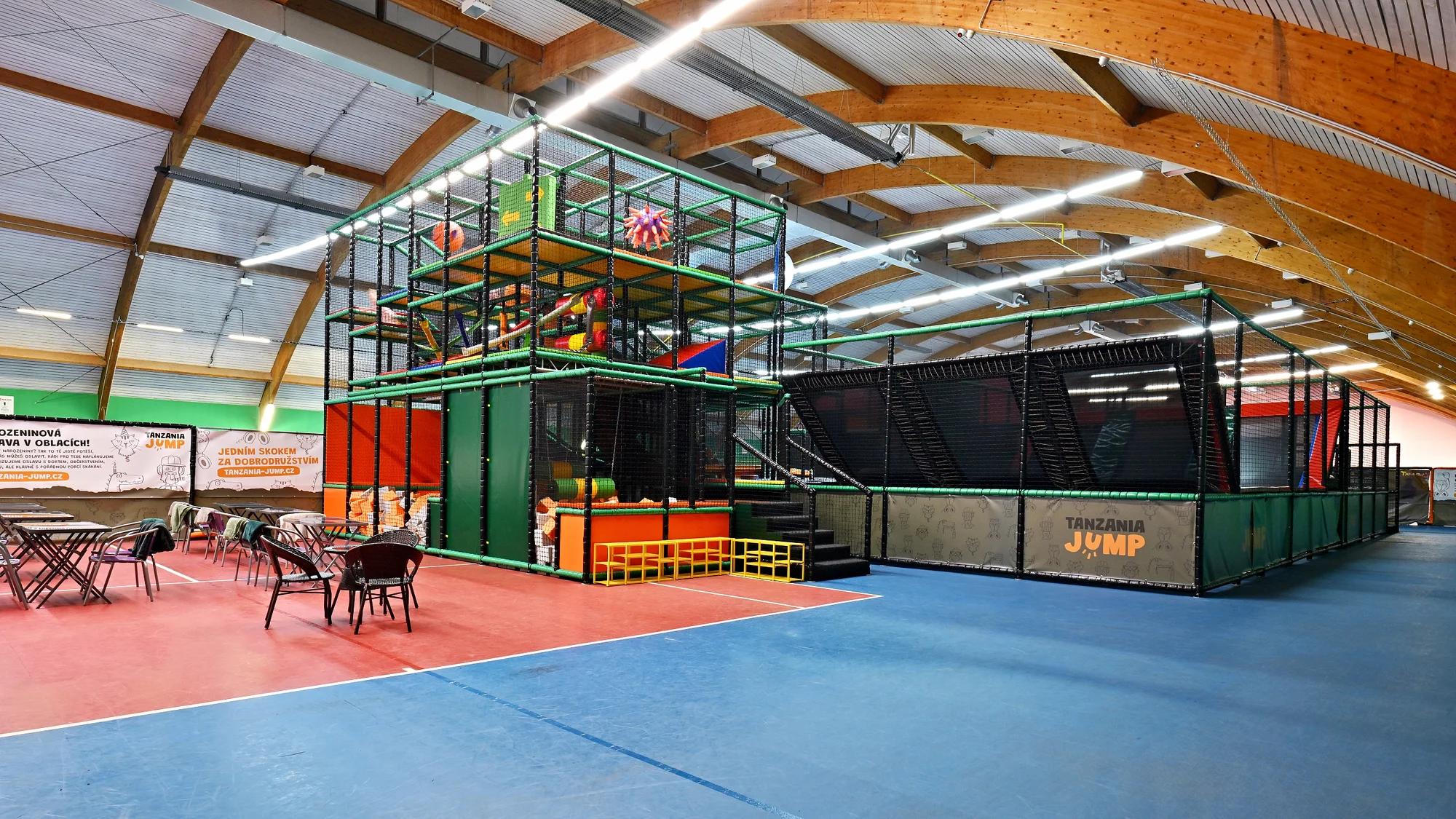 Hodinové i celodenní vstupy do trampolínového centra, zvýhodněná cena pro doprovod