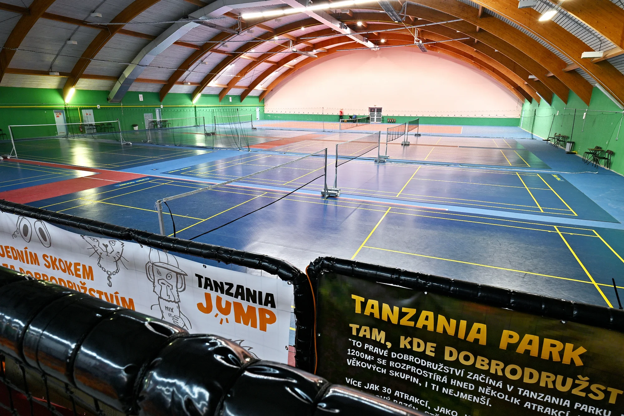 Pronájem sportoviště na 1 hodinu: tenis, badminton i ping-pong v kryté hale