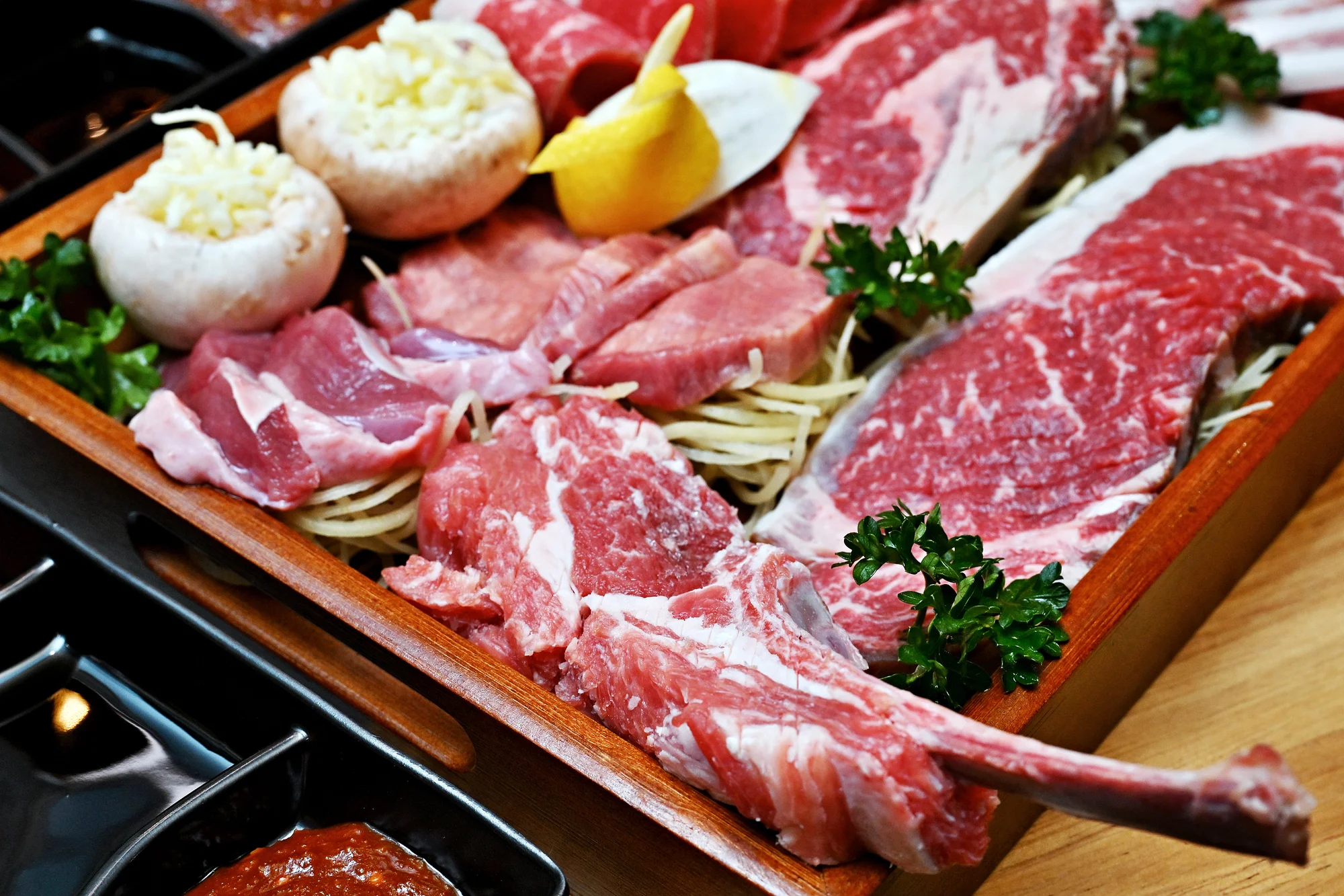 Korejské BBQ: degustační grilování hovězího Wagyu, bůčku, krevet i jehněčího pro 2-4 os.