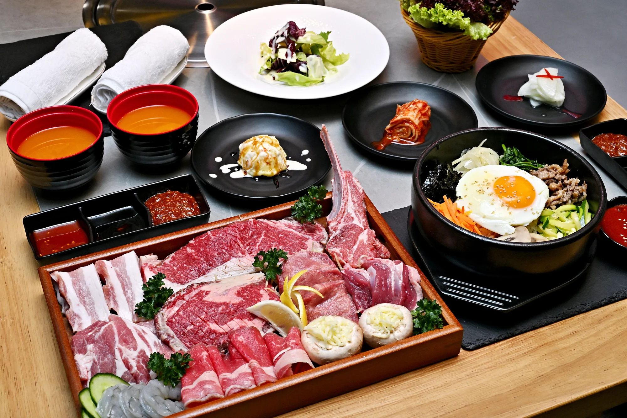 Korejské BBQ: degustační grilování hovězího Wagyu, bůčku, krevet i jehněčího pro 2-4 os.