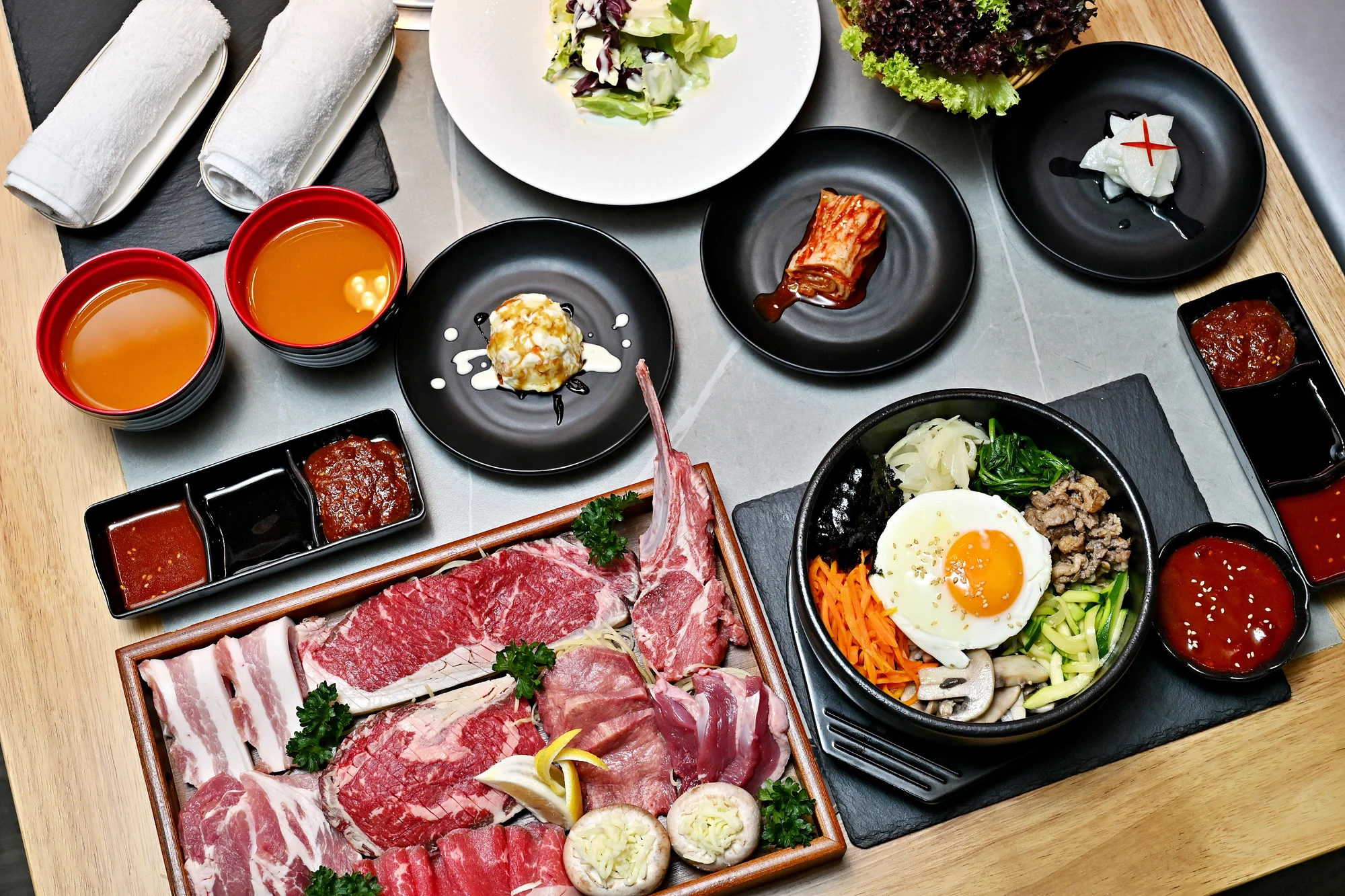 Korejské BBQ: degustační grilování hovězího Wagyu, bůčku, krevet i jehněčího pro 2-4 os.