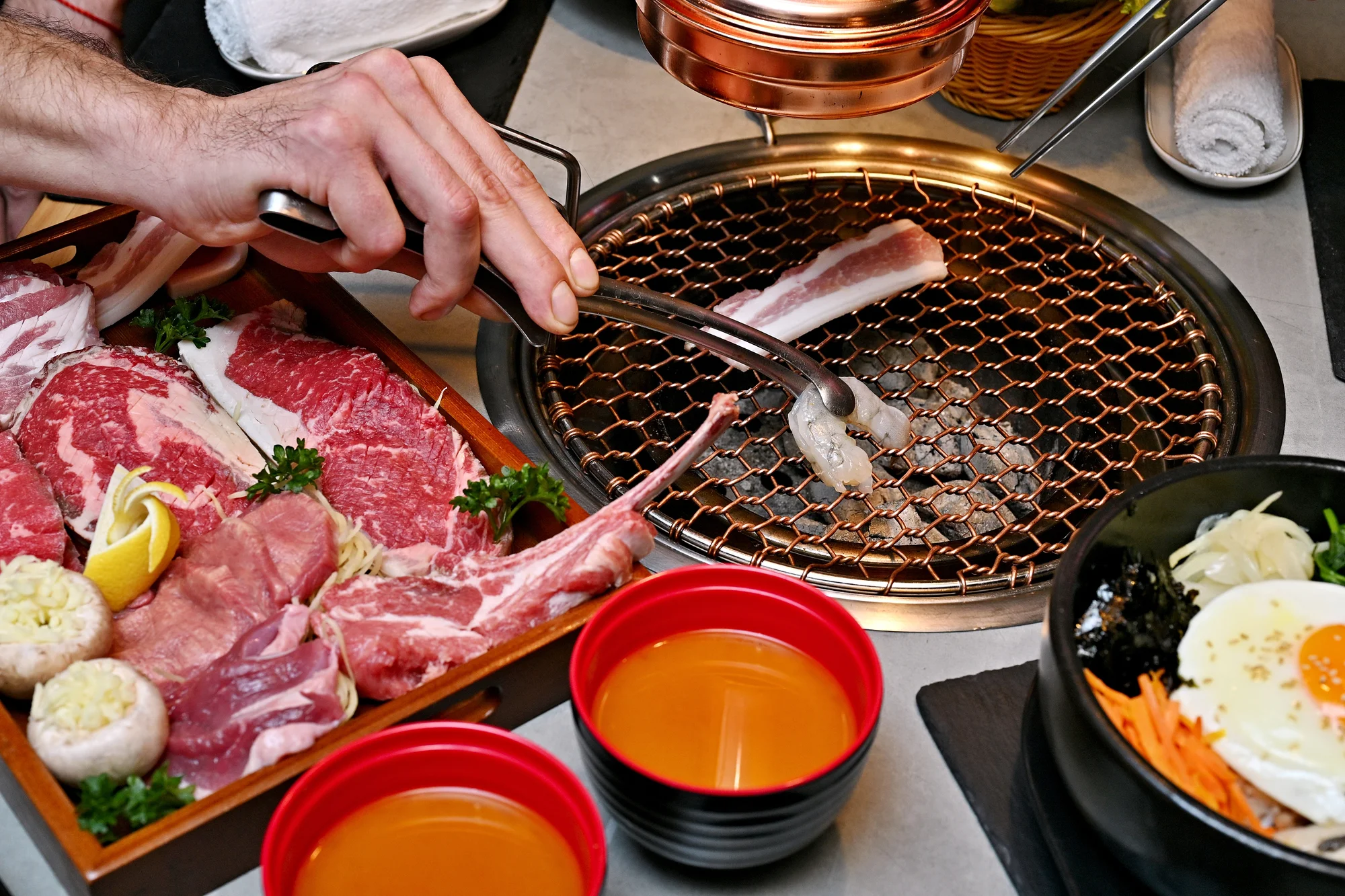 Korejské BBQ: degustační grilování hovězího Wagyu, bůčku, krevet i jehněčího pro 2-4 os.