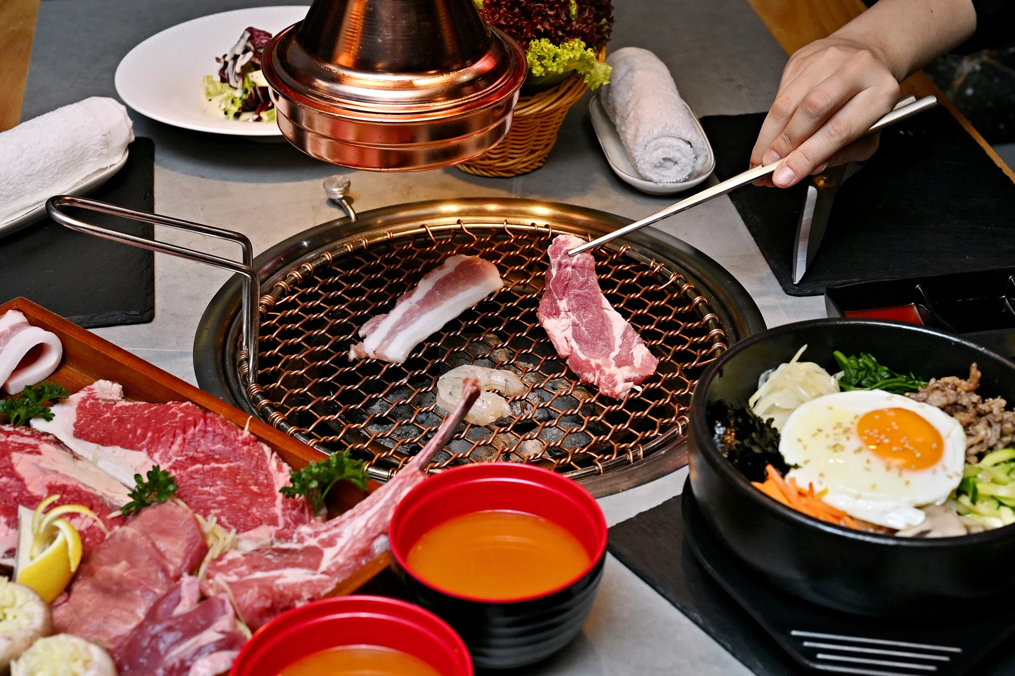 Korejské BBQ: degustační grilování hovězího Wagyu, bůčku, krevet i jehněčího pro 2-4 os.