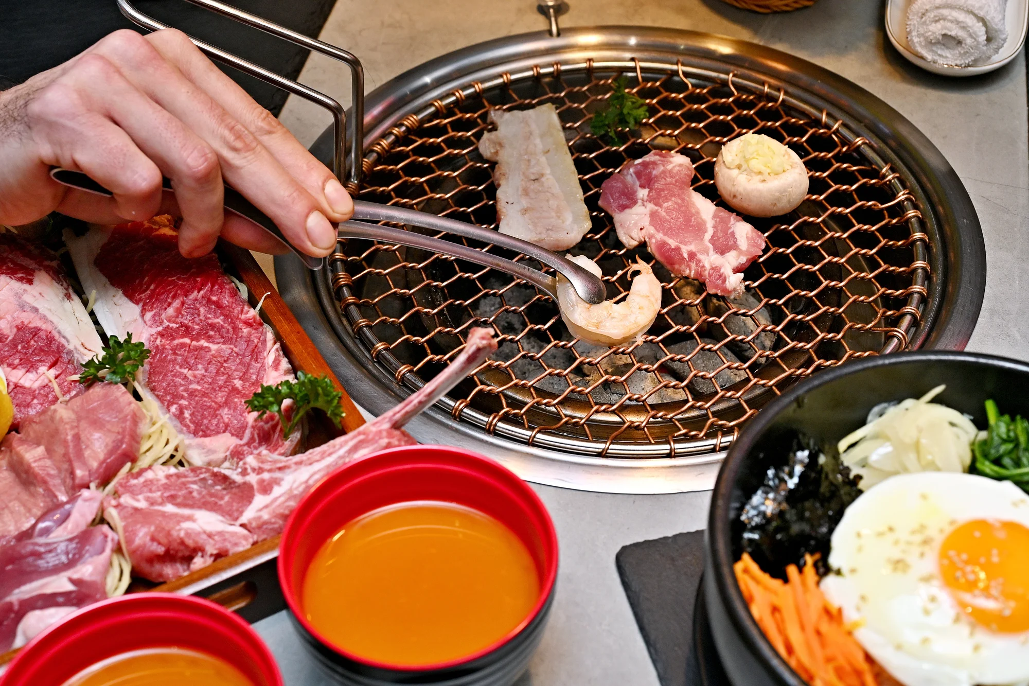 Korejské BBQ: degustační grilování hovězího Wagyu, bůčku, krevet i jehněčího pro 2-4 os.