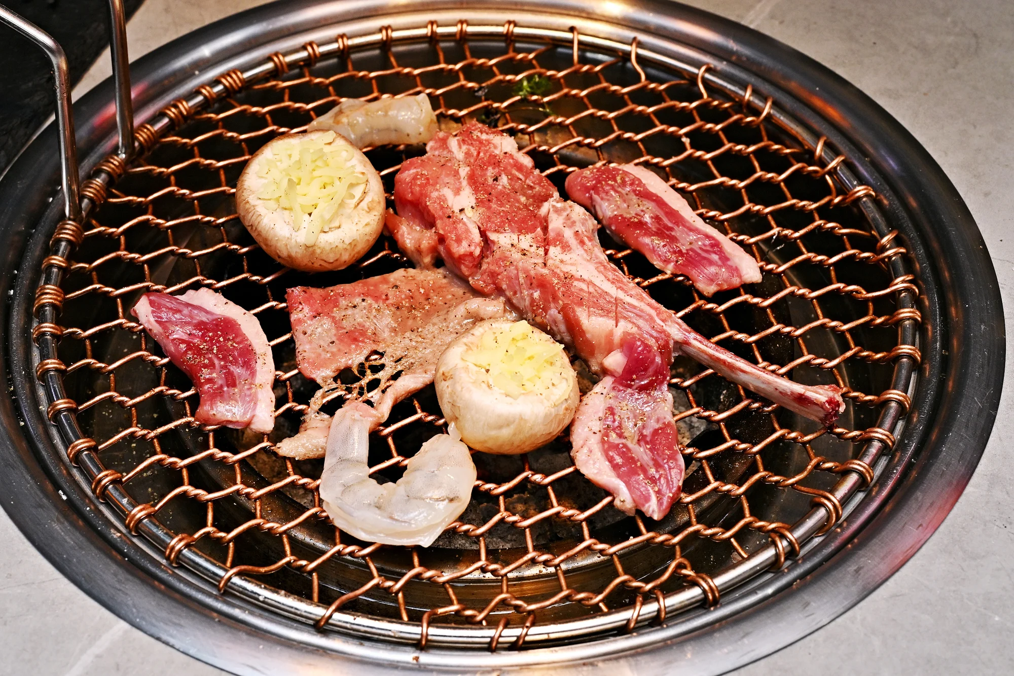 Korejské BBQ: degustační grilování hovězího Wagyu, bůčku, krevet i jehněčího pro 2-4 os.