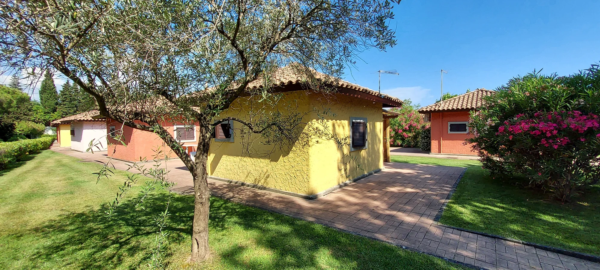 Italská dovolená v resortu s bungalovy v oblasti mezi Ligurií a Toskánskem: snídaně, výlety i pláž
