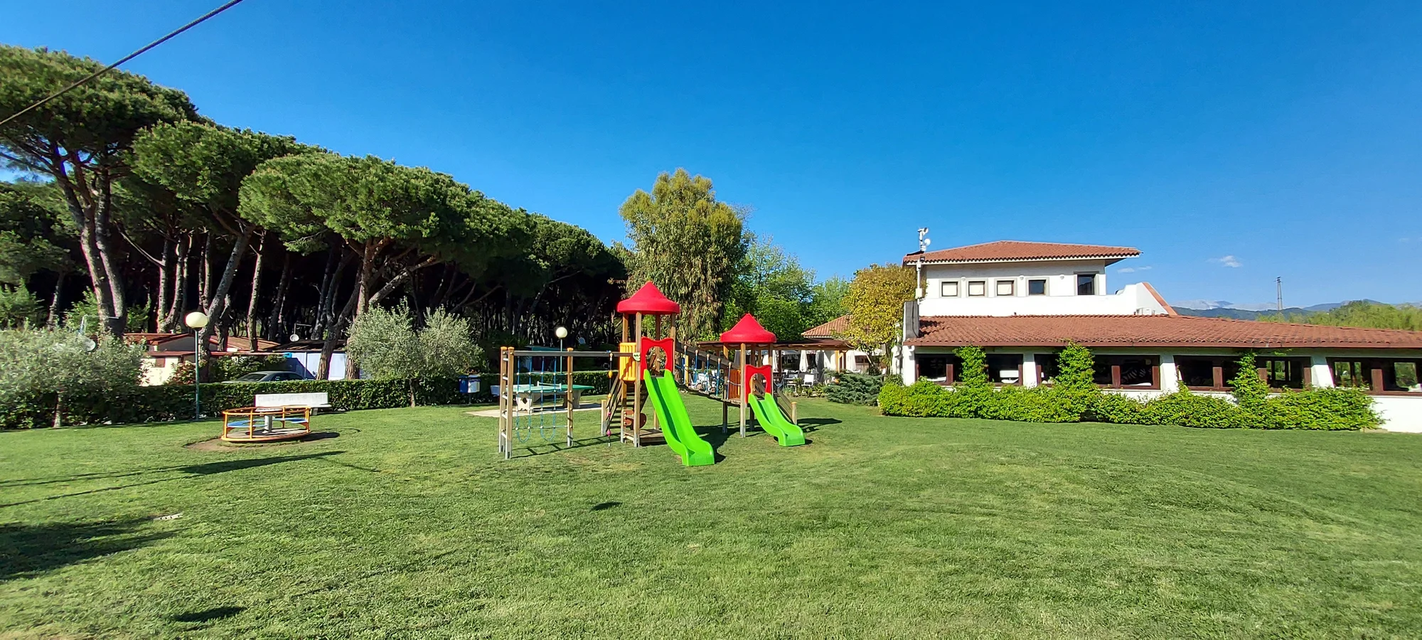 Italská dovolená v resortu s bungalovy v oblasti mezi Ligurií a Toskánskem: snídaně, výlety i pláž