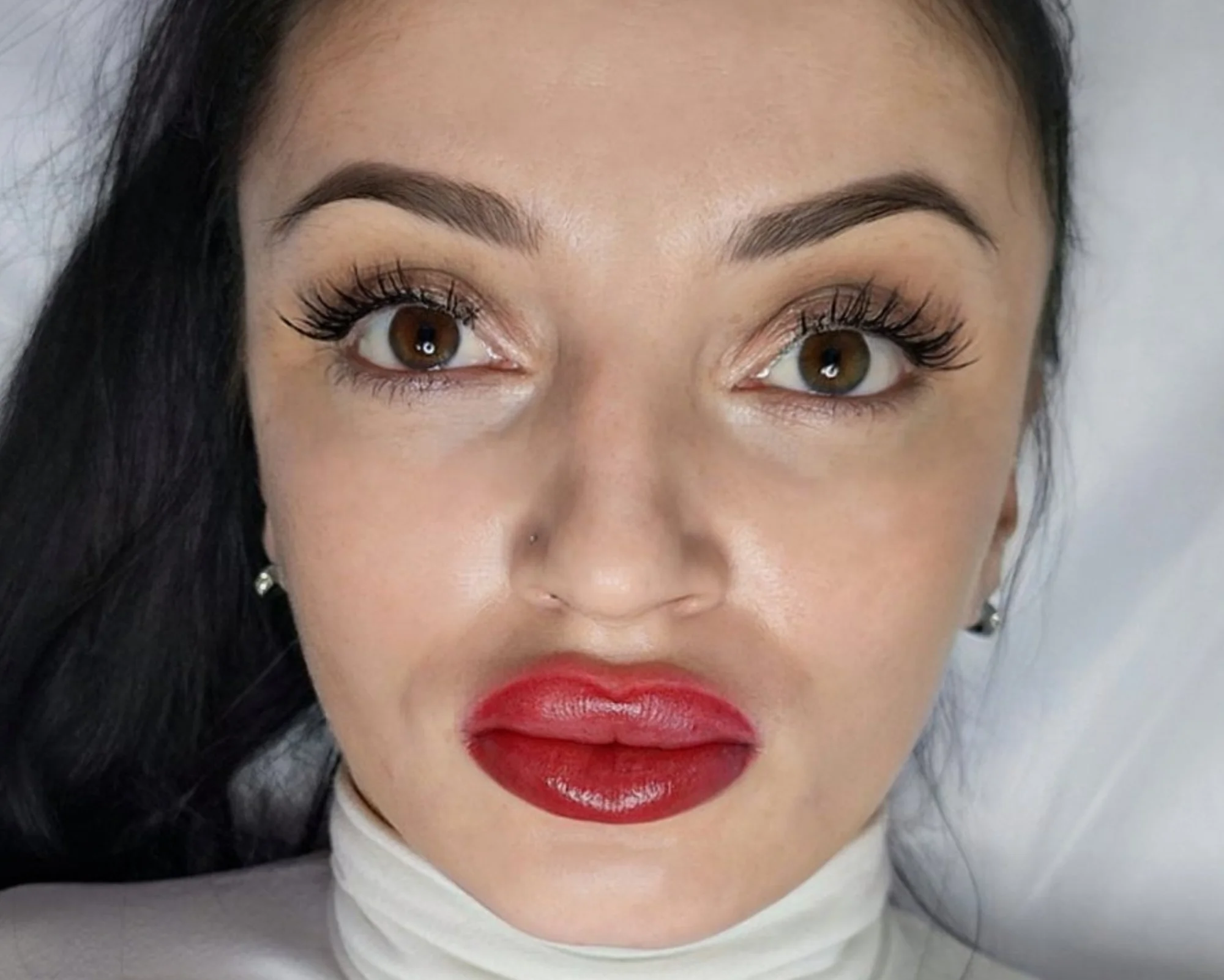 Permanentní make-up dle výběru: pudrové obočí, oční linky i plné rty