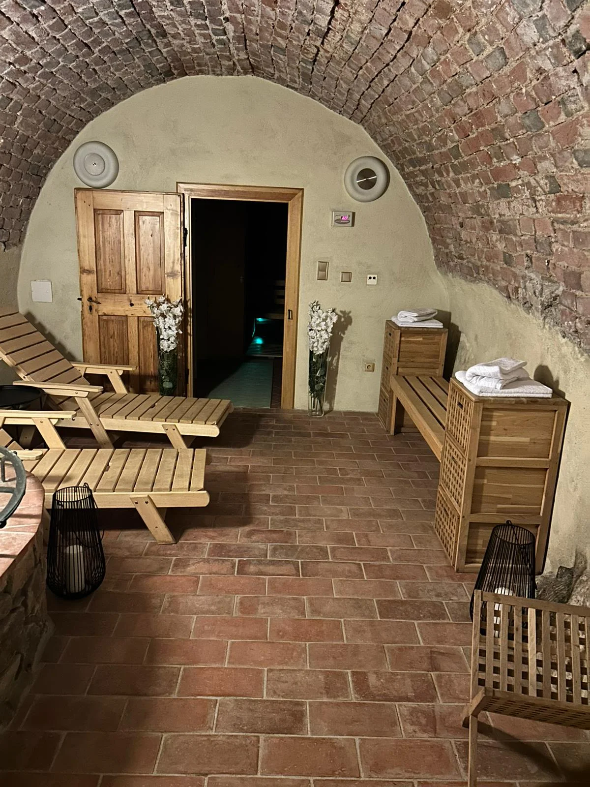 Božská relaxace: thajská relaxační a Bali masáž celého těla včetně párové varianty se saunou a sektem