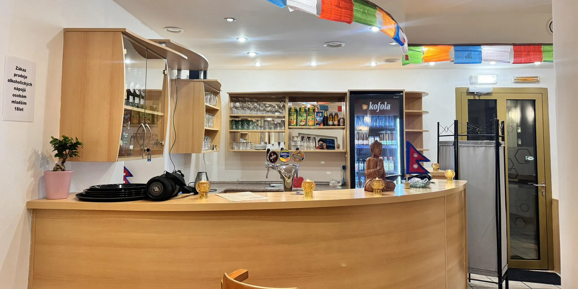 Nepálské tříchodové menu pro 1 či 2 osoby: onion bhaji, korma, curry či masala a dezert