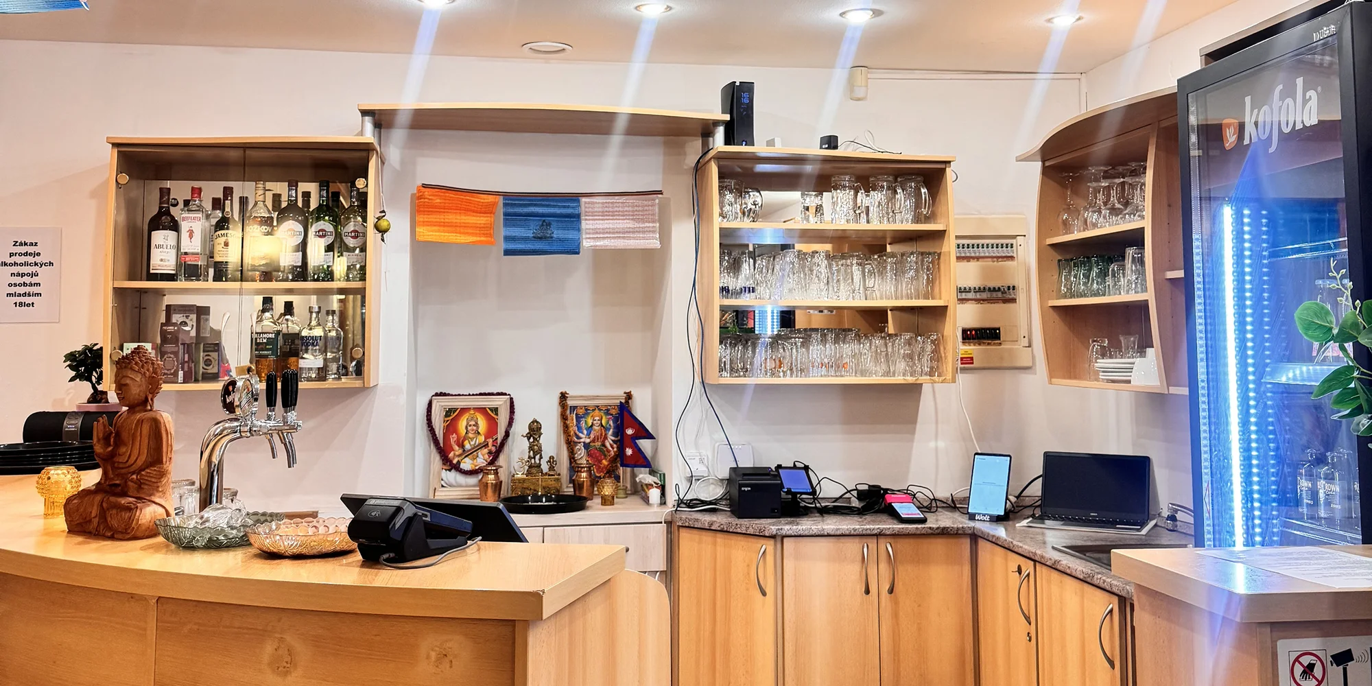 Nepálské tříchodové menu pro 1 či 2 osoby: onion bhaji, korma, curry či masala a dezert