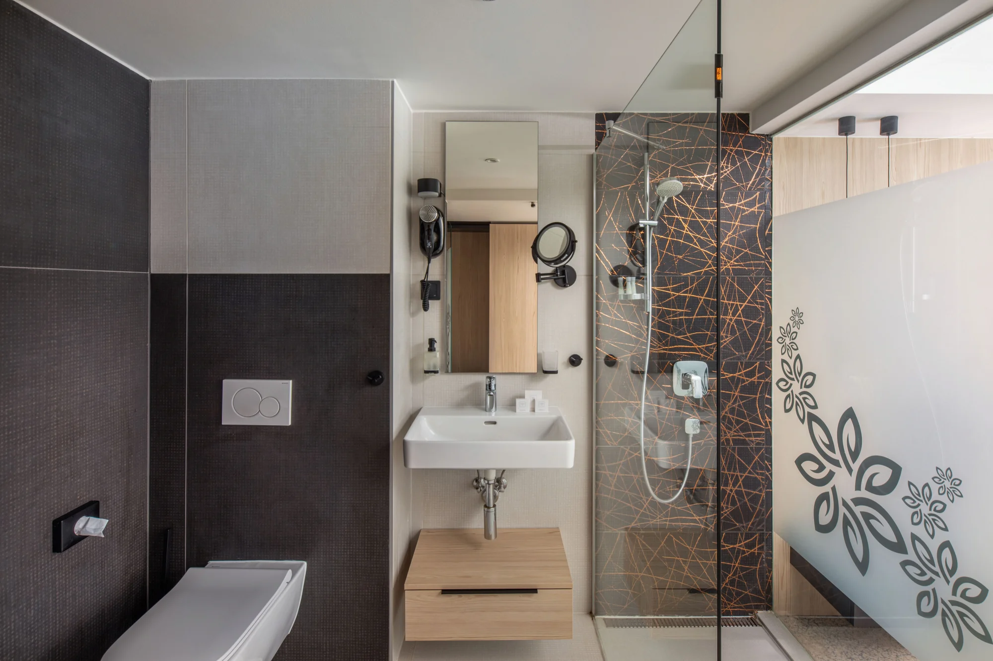Pobyt ve 4* hotelu jen 150 m od Balatonu: neomezený wellness a polopenze, 2 děti zdarma