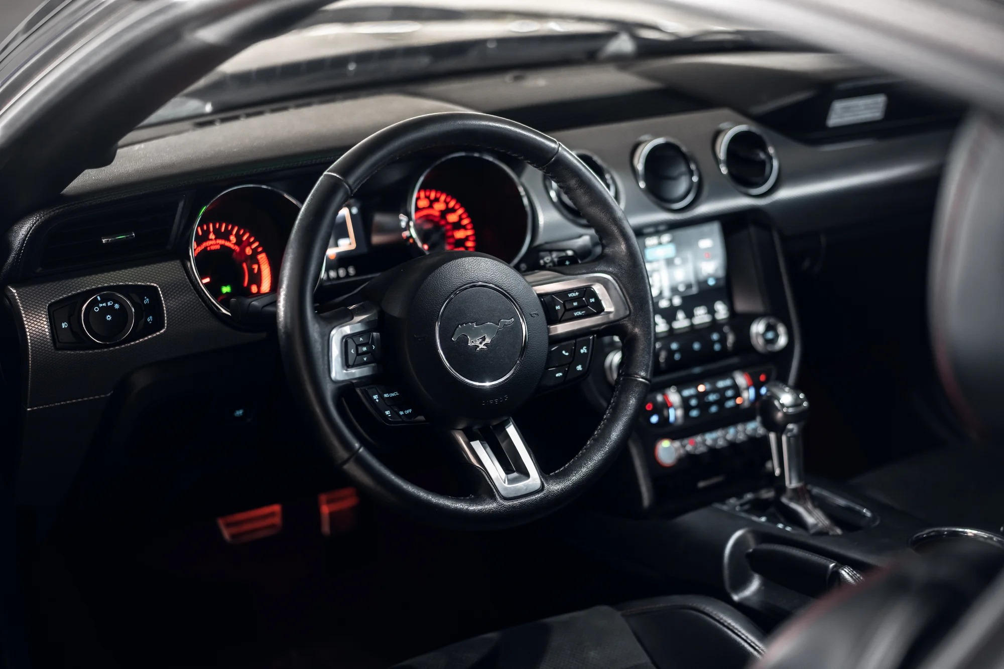 Pronájem Fordu Mustang GT Shelby paket: až 48 hod. ve všední dny