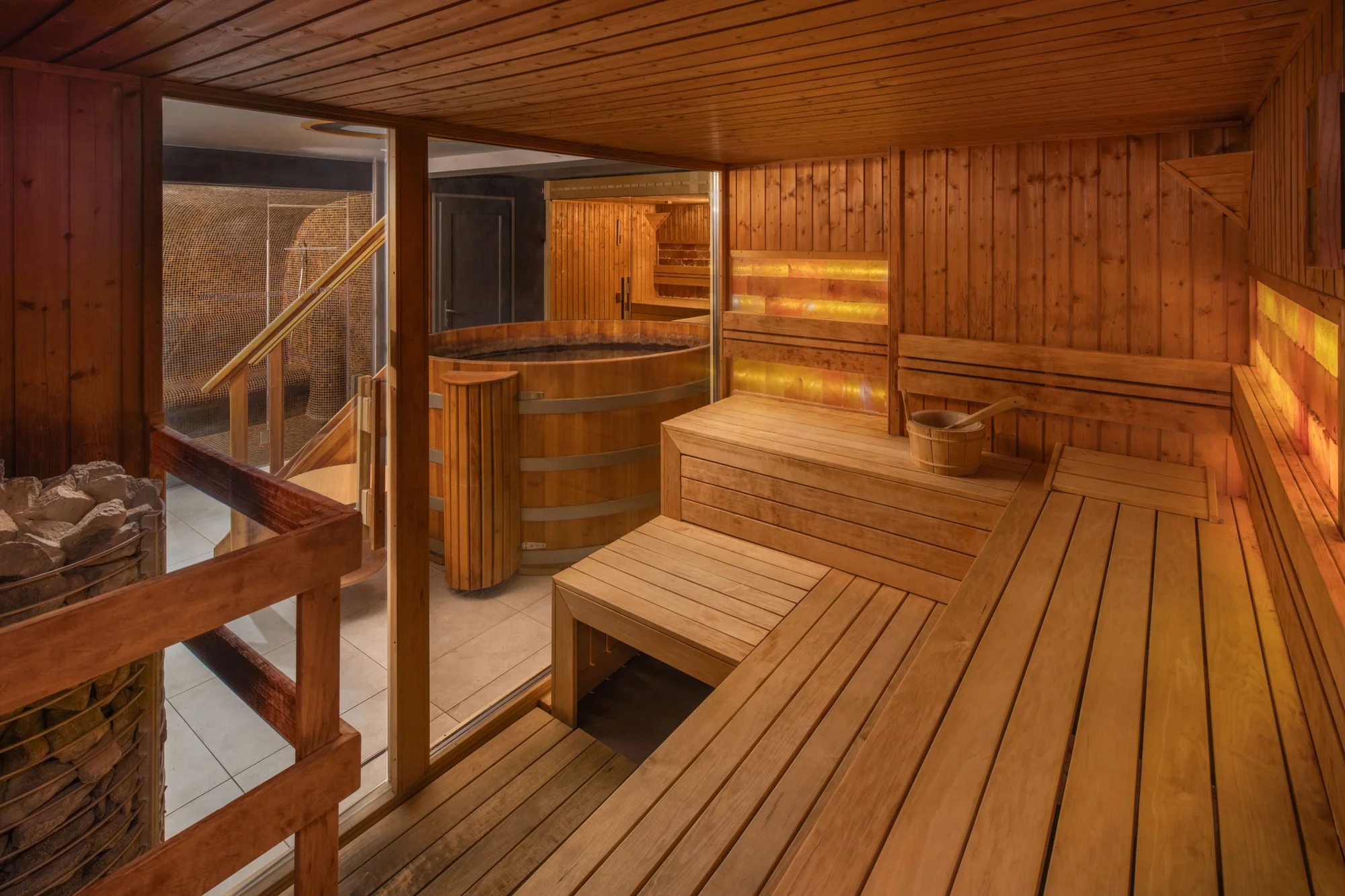 Pobyt ve 4* hotelu jen 150 m od Balatonu: neomezený wellness a polopenze, 2 děti zdarma