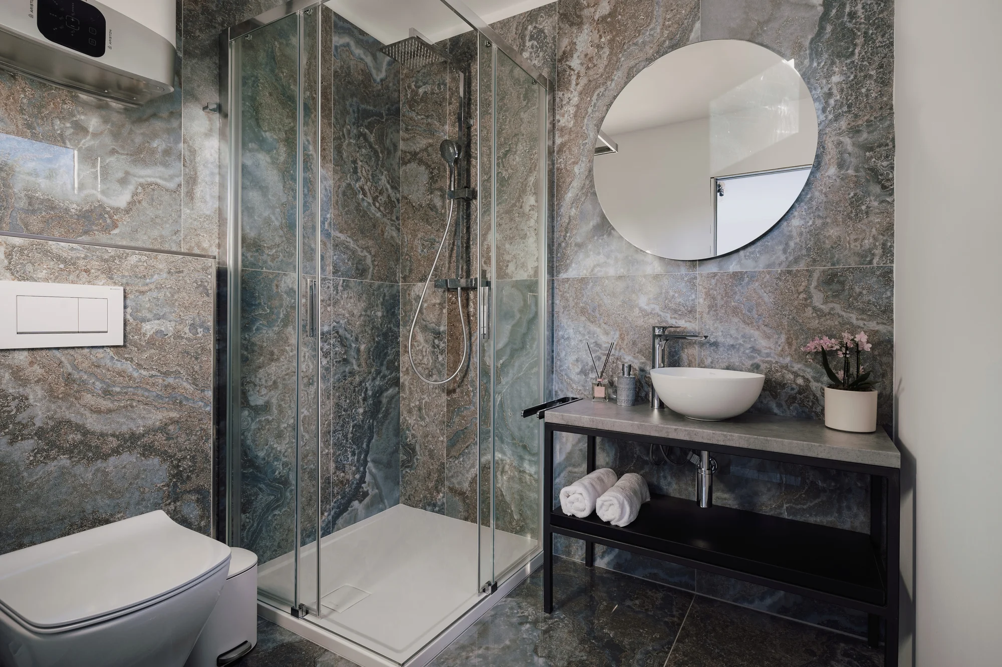 Netradiční ubytování v Děčíně: moderně zařízený lodní kontejner s terasou a grilem