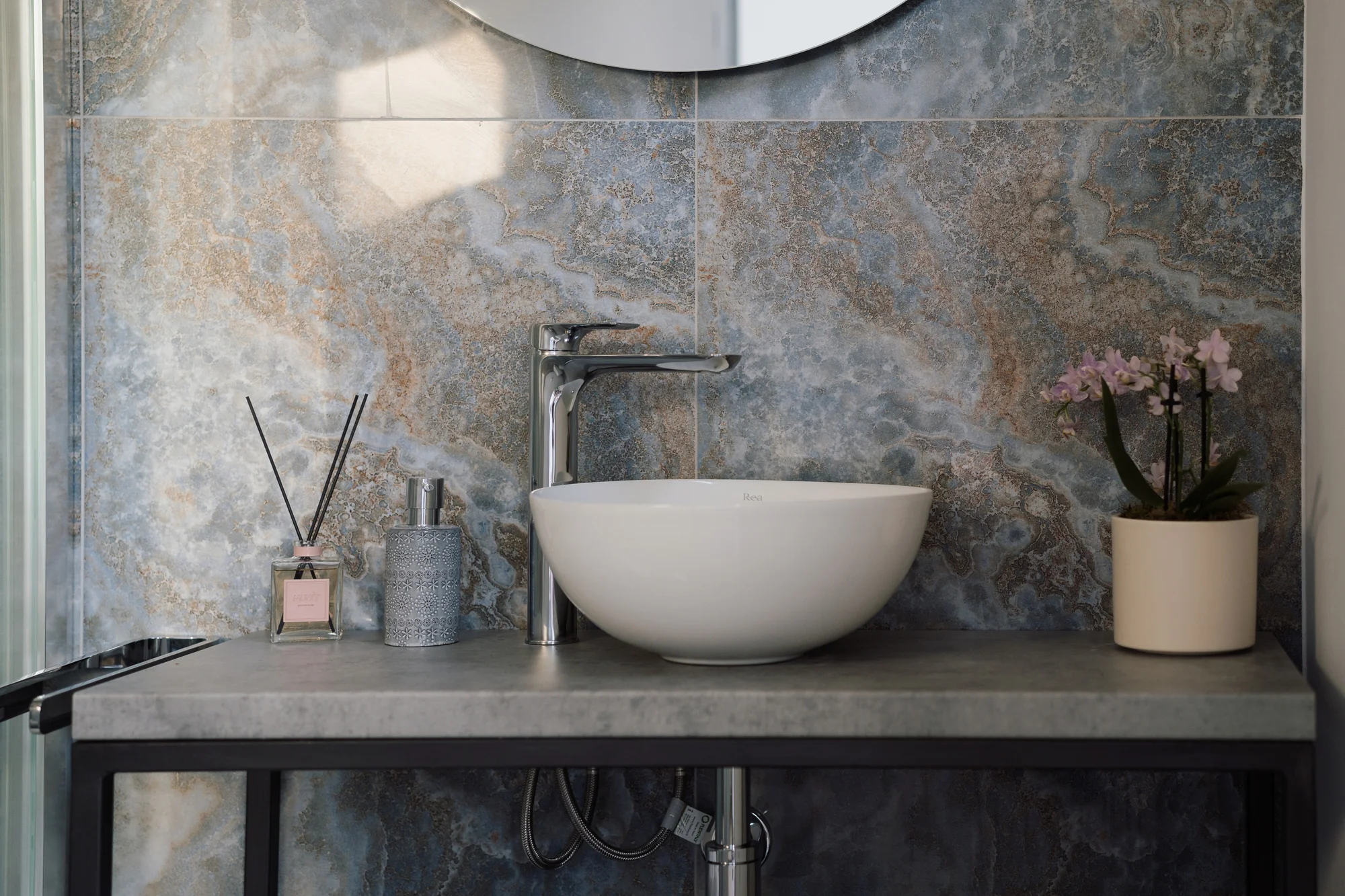 Netradiční ubytování v Děčíně: moderně zařízený lodní kontejner s terasou a grilem