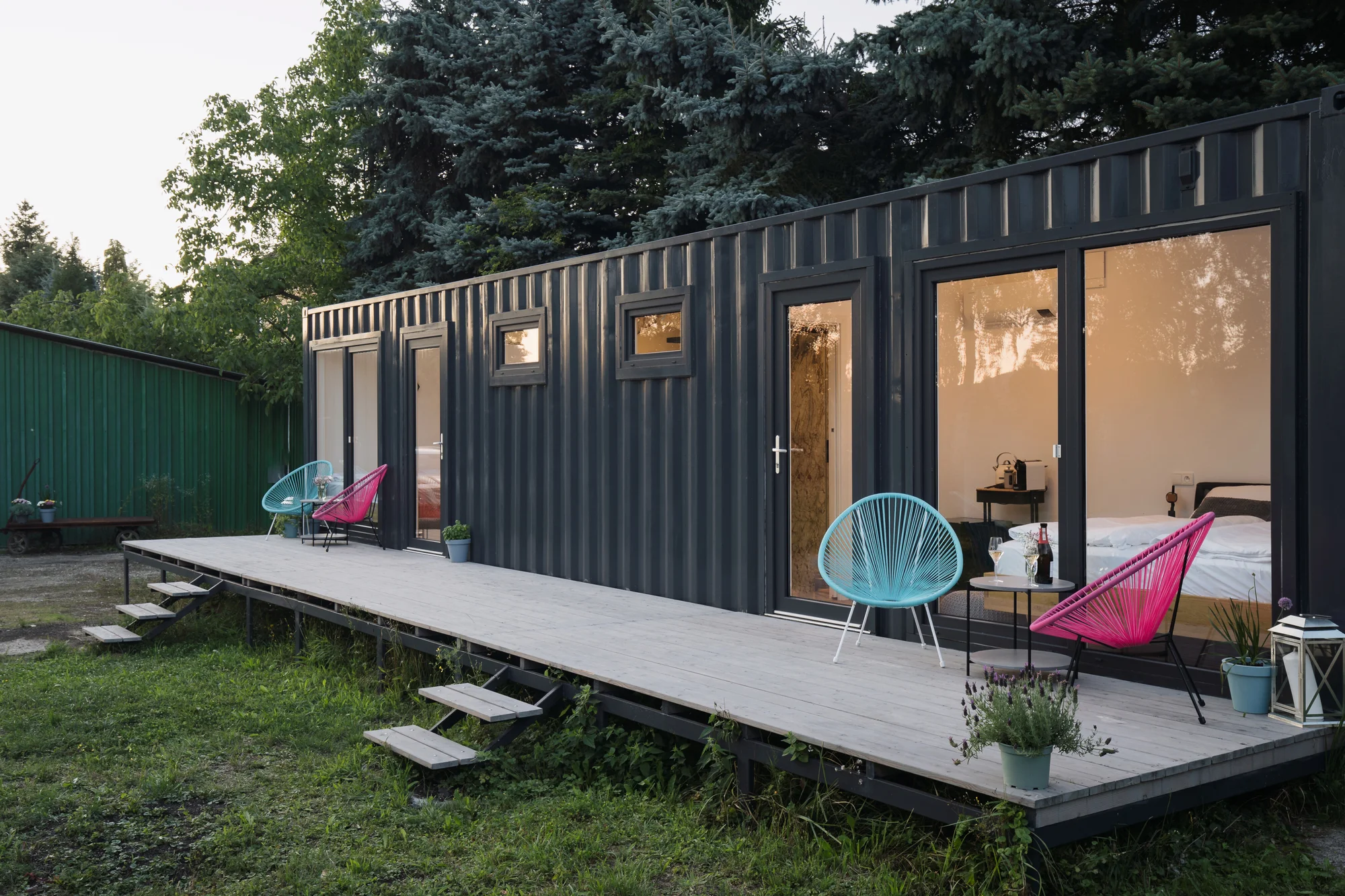 Netradiční ubytování v Děčíně: moderně zařízený lodní kontejner s terasou a grilem