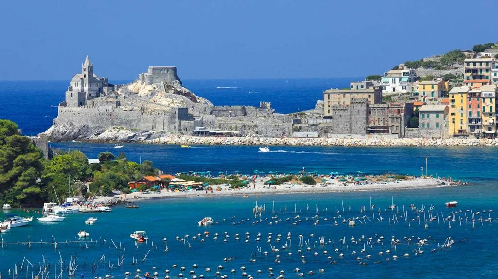Italská dovolená v oblasti mezi Ligurií a Toskánskem: apartmány s kuchyňkou, venkovní bazény