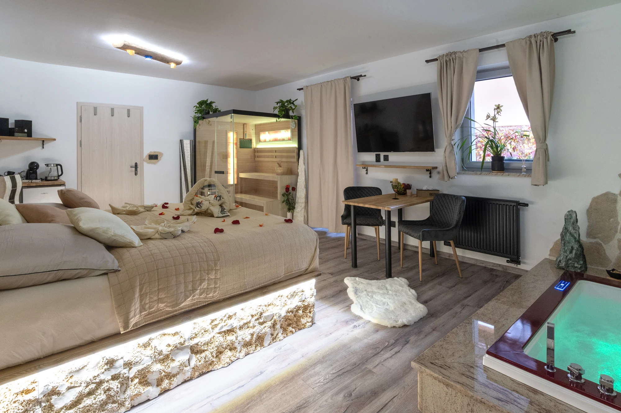Romantika v Sedlčanech: apartmán s privátní saunou a vířivkou i snídaně až do postele