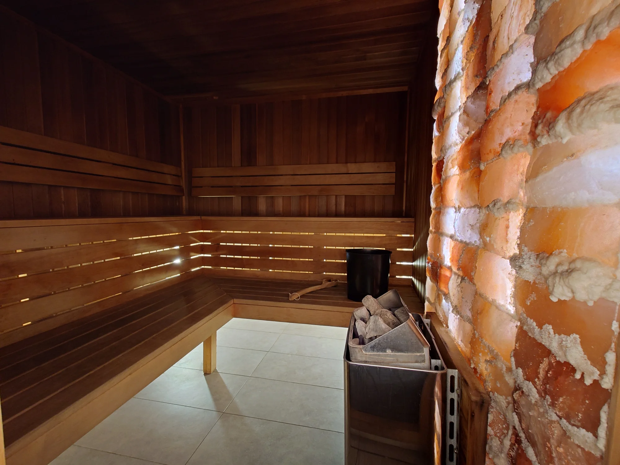 Parádní rodinná dovolená: domky nebo pokoje u jezerní pláže, snídaně i polopenze, wellness