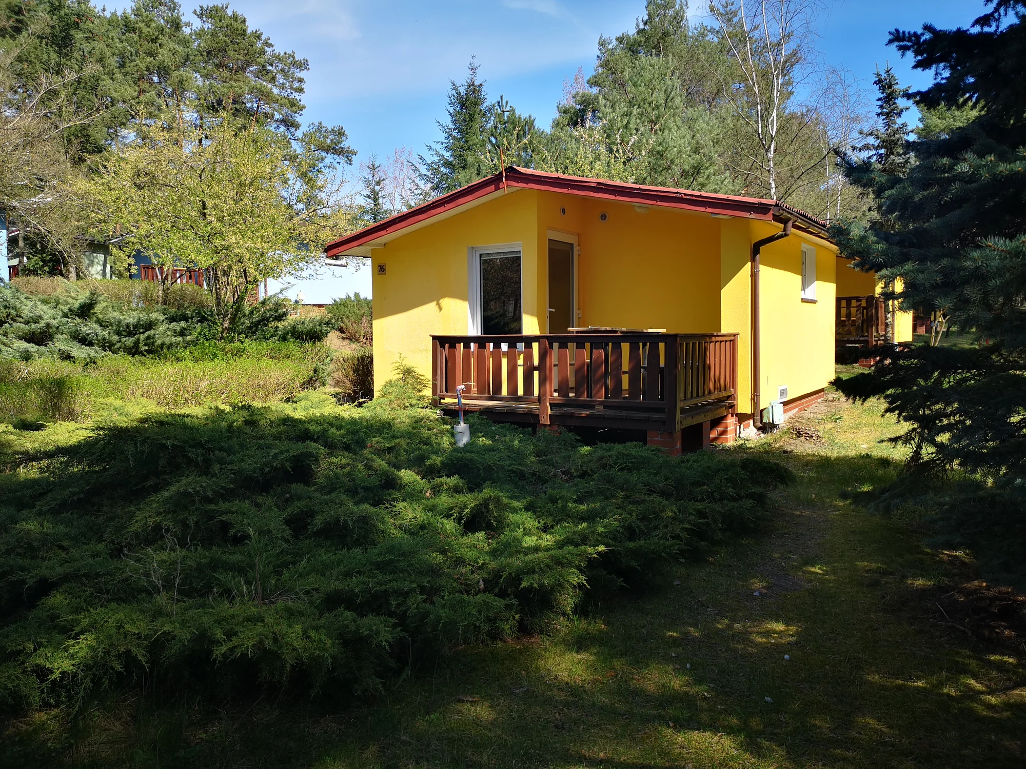 Parádní rodinná dovolená: domky nebo pokoje u jezerní pláže, snídaně i polopenze, wellness