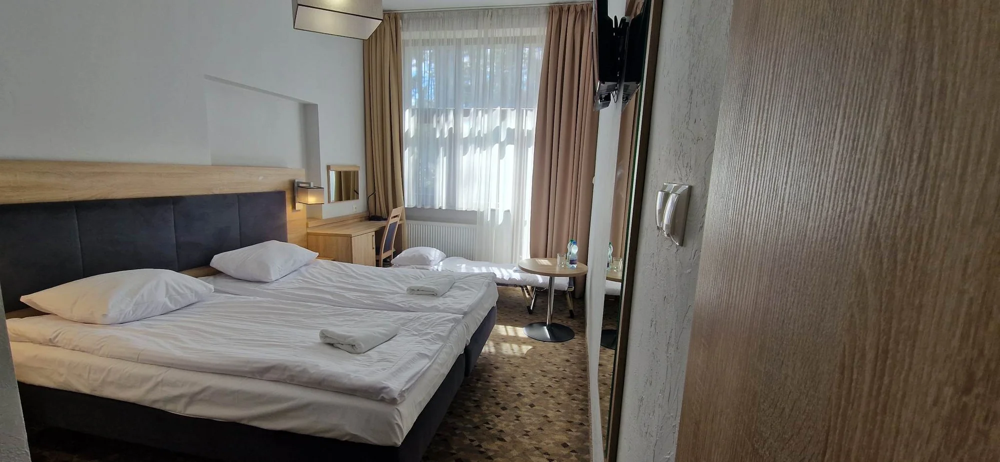 Parádní rodinná dovolená: domky nebo pokoje u jezerní pláže, snídaně i polopenze, wellness