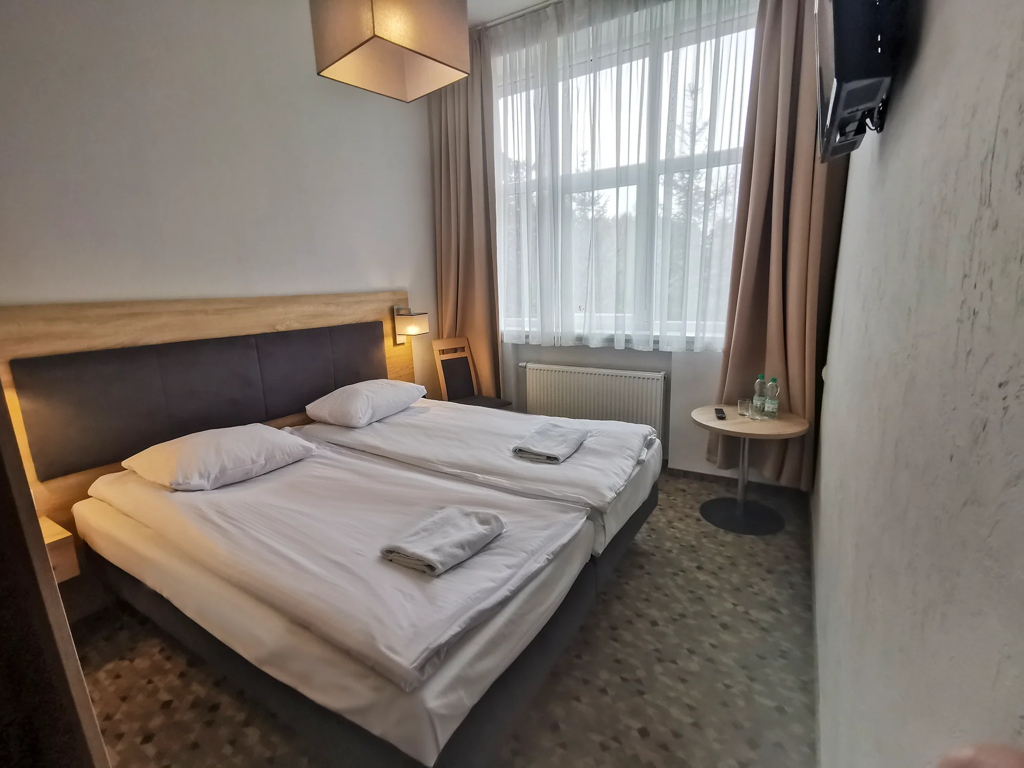 Parádní rodinná dovolená: domky nebo pokoje u jezerní pláže, snídaně i polopenze, wellness