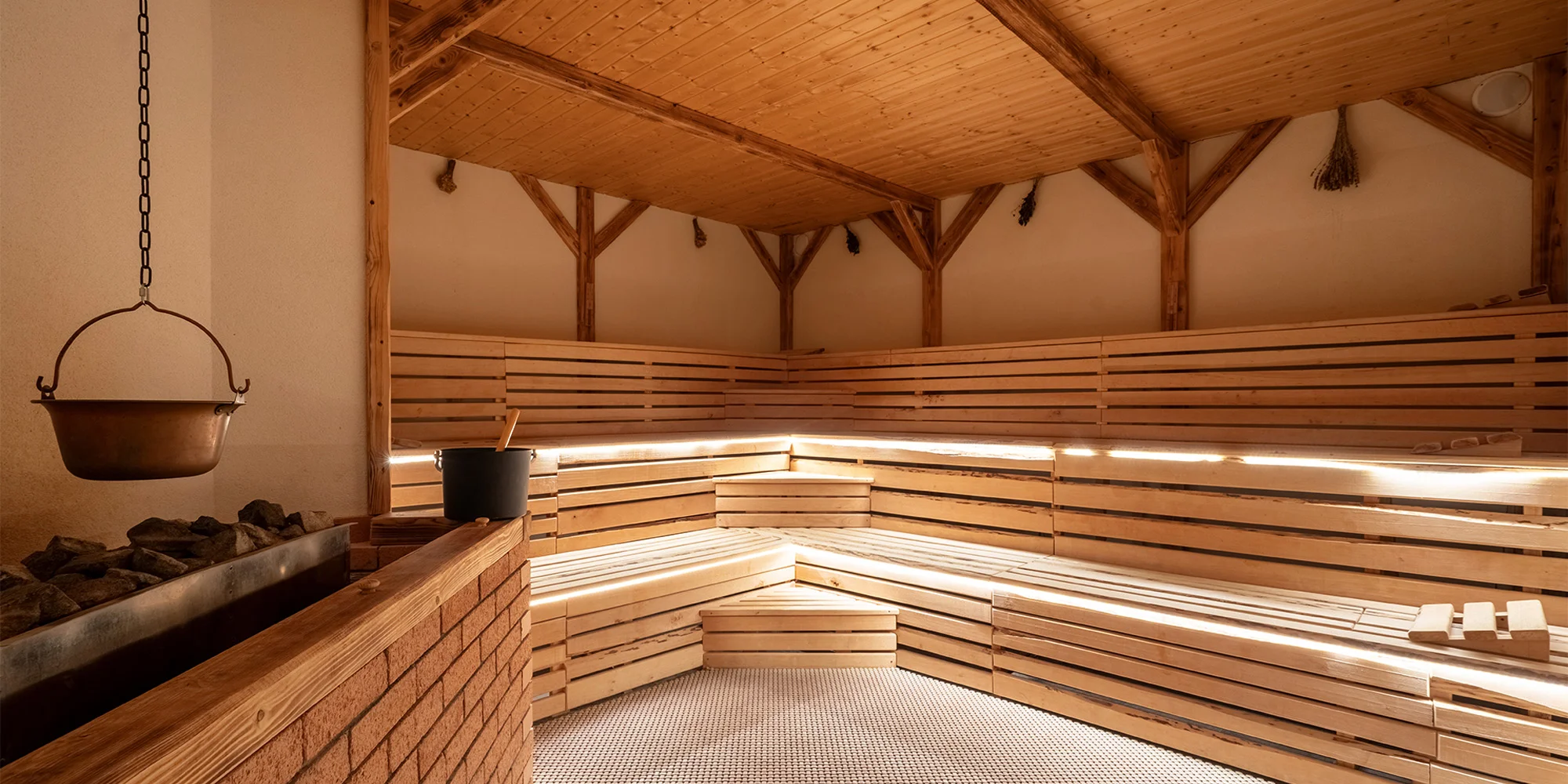 Wellness hotel na Lipně: snídaně a neomezeně obří aquapark a saunový svět