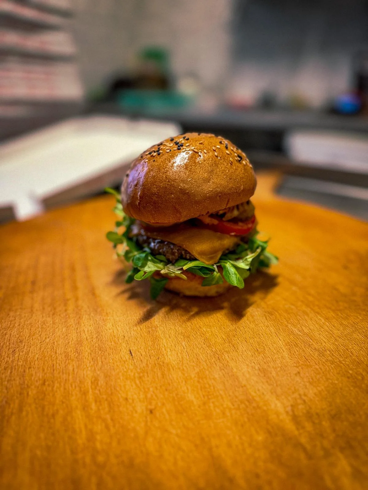 Klasické i dvojité burgery: 6 druhů na výběr, menu s hranolky a nápojem a rozvoz po Opavě zdarma