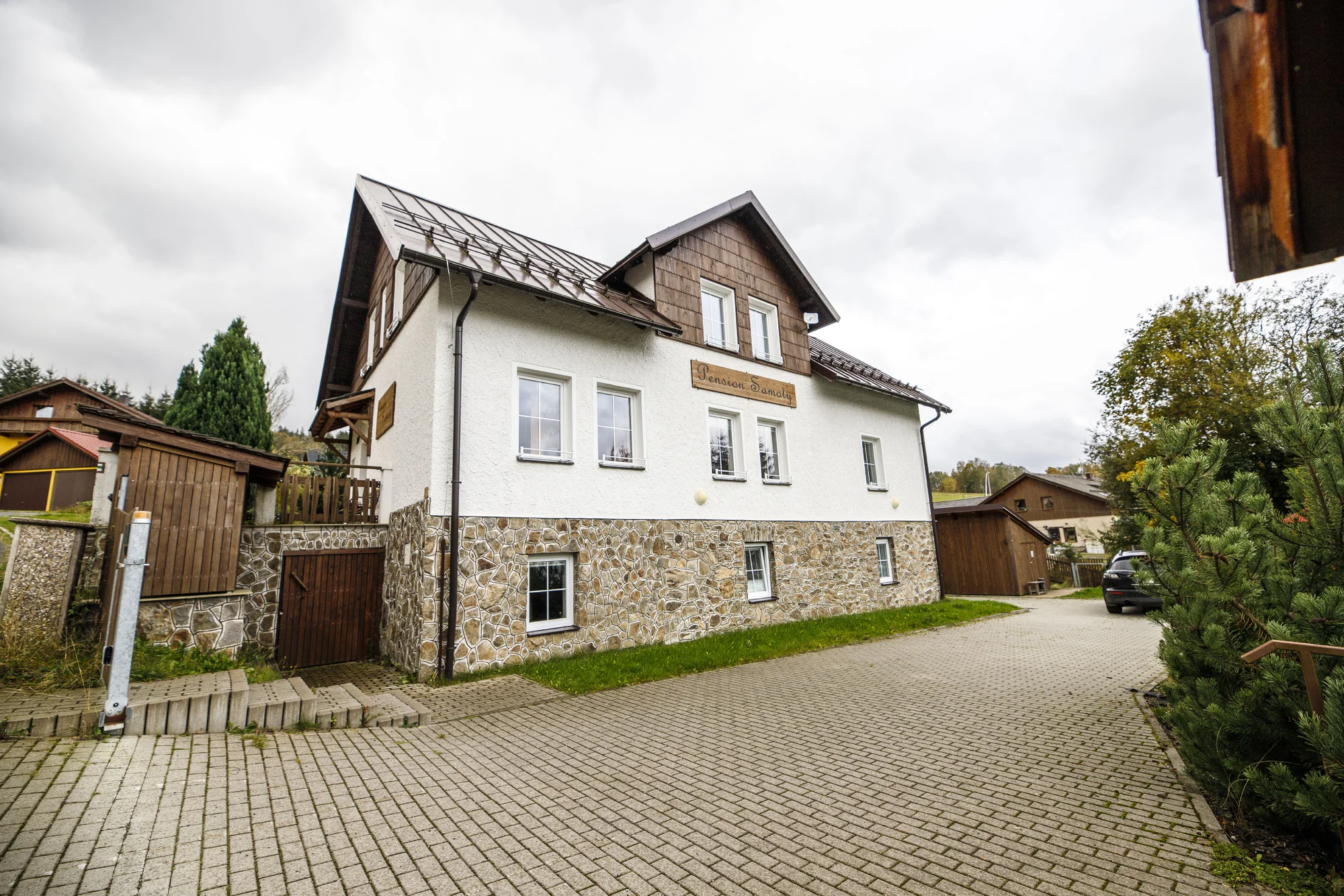 Příjemný penzion na Šumavě se snídaněmi a venkovním bazénem: v létě výlety