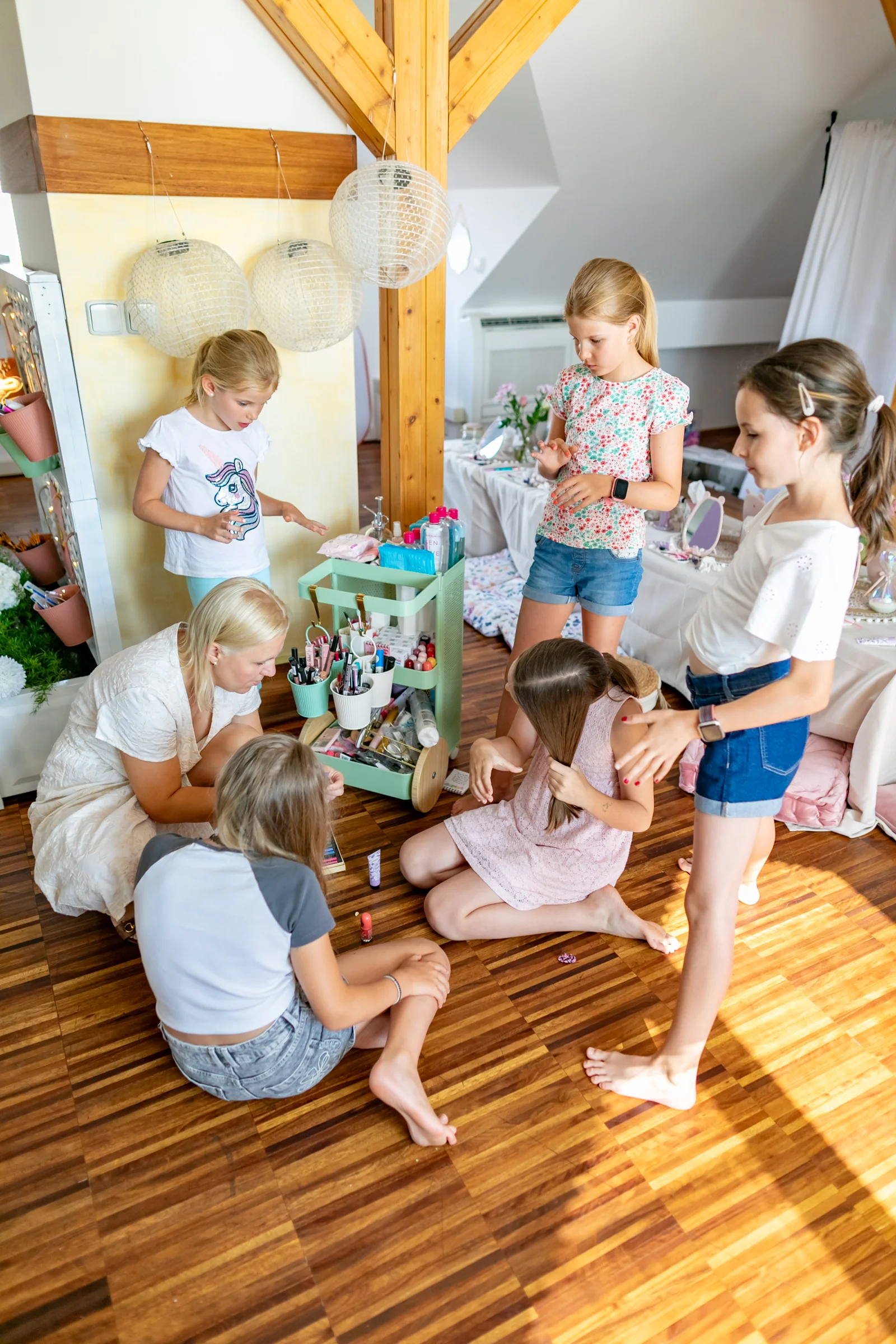 Kreativní program pro děti: líčení, malba na plátno, tvoření i zážitek pro maminku s dcerou