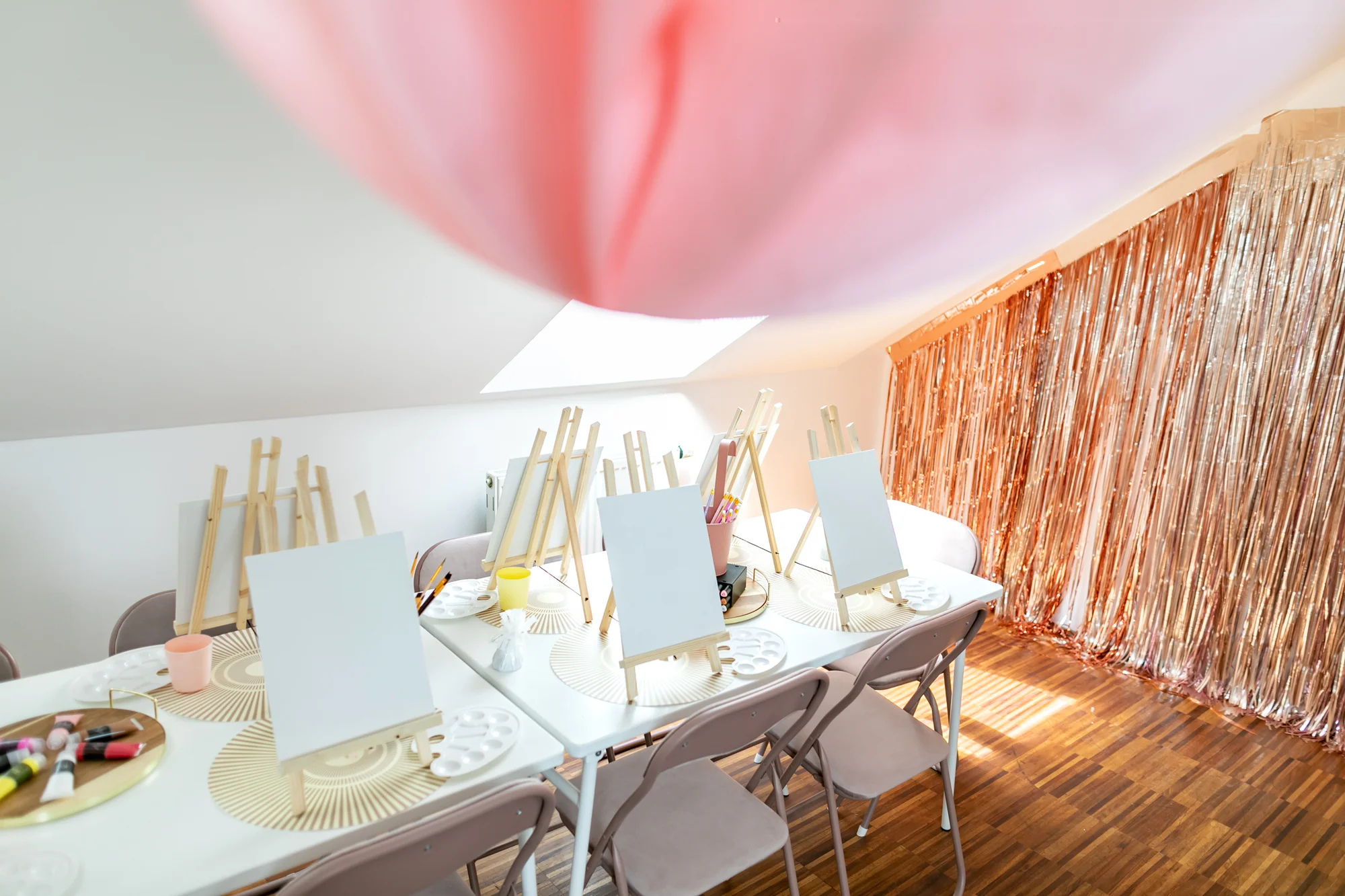 Kreativní program pro děti: líčení, malba na plátno, tvoření i zážitek pro maminku s dcerou