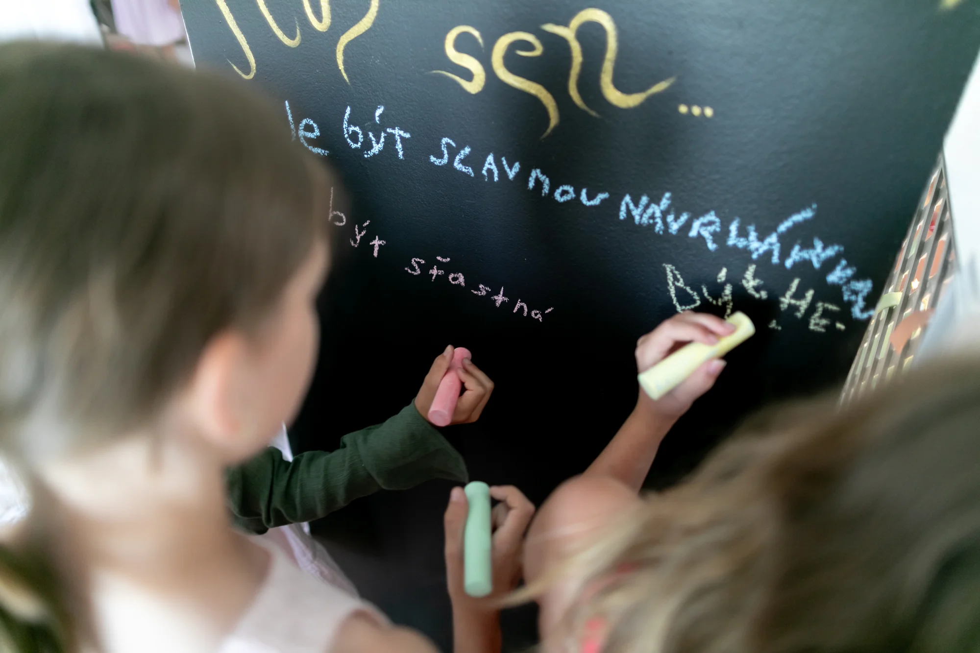 Kreativní program pro děti: líčení, malba na plátno, tvoření i zážitek pro maminku s dcerou