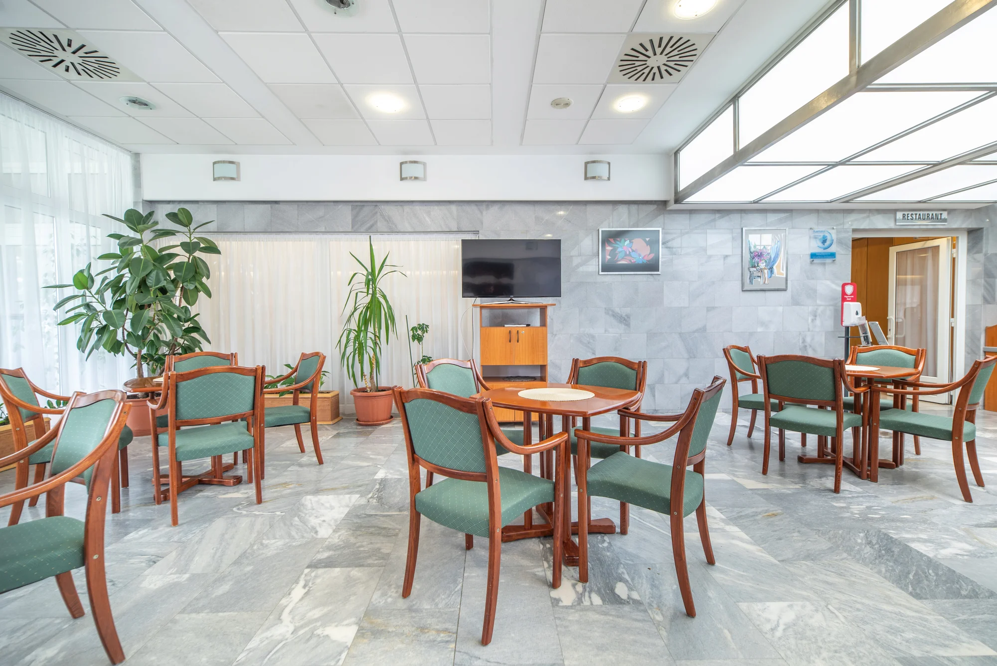 Hotel 300 metrů od Balatonu: neomezený wellness a polopenze