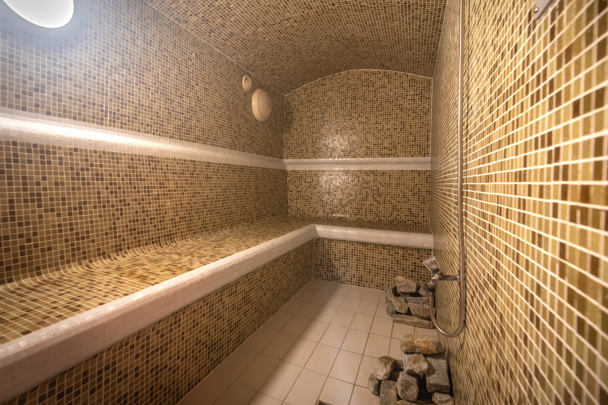 Hotel 300 m od Balatonu: neomezený wellness a polopenze
